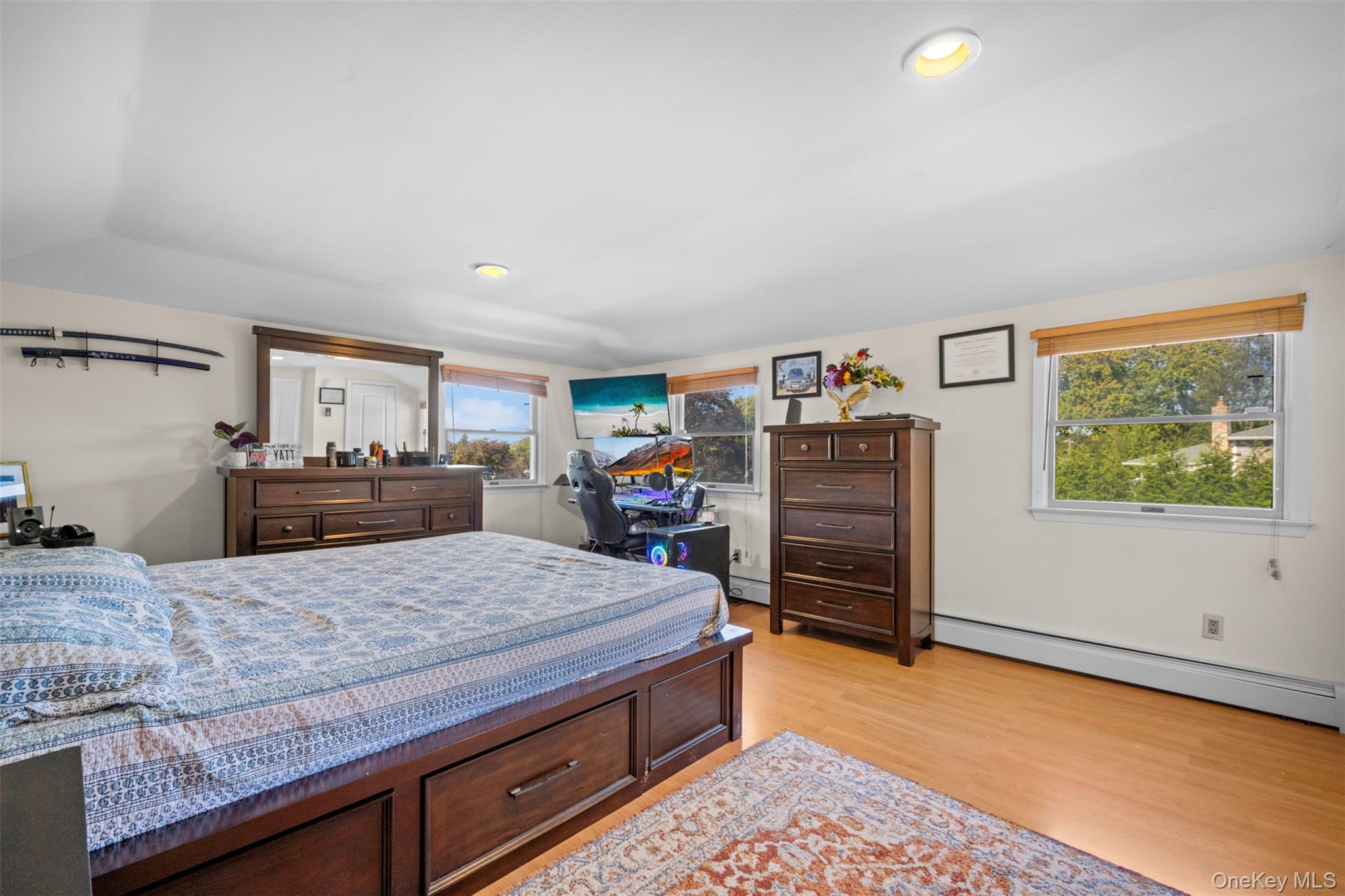 94 Phipps Lane, Plainview, NY 11803