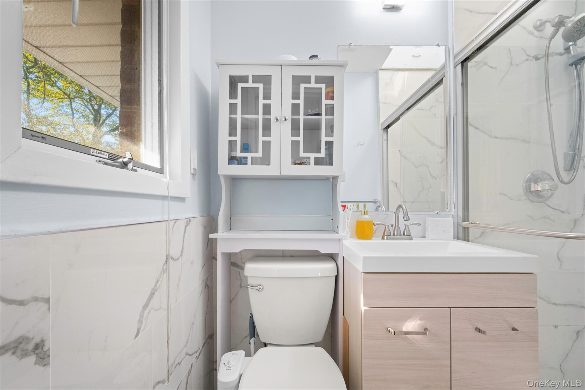 94 Phipps Lane, Plainview, NY 11803