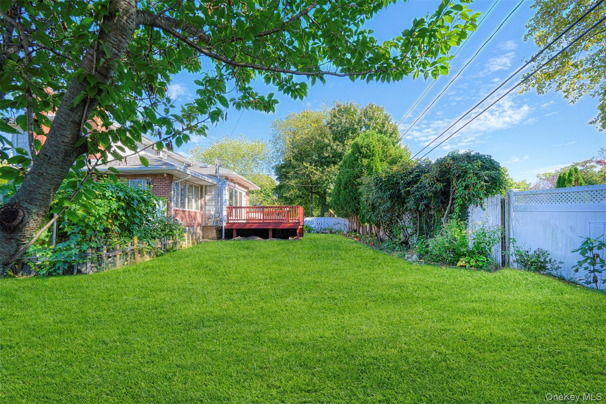 94 Phipps Lane, Plainview, NY 11803