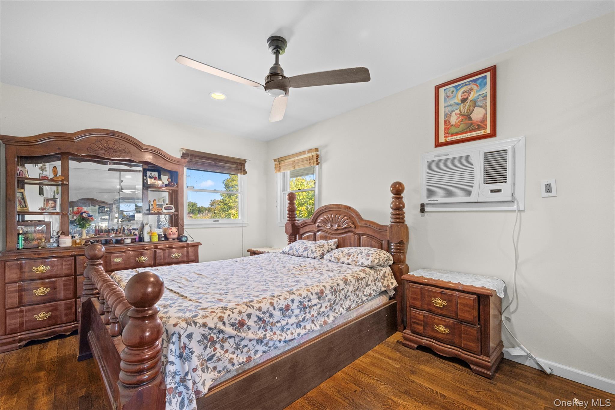 94 Phipps Lane, Plainview, NY 11803