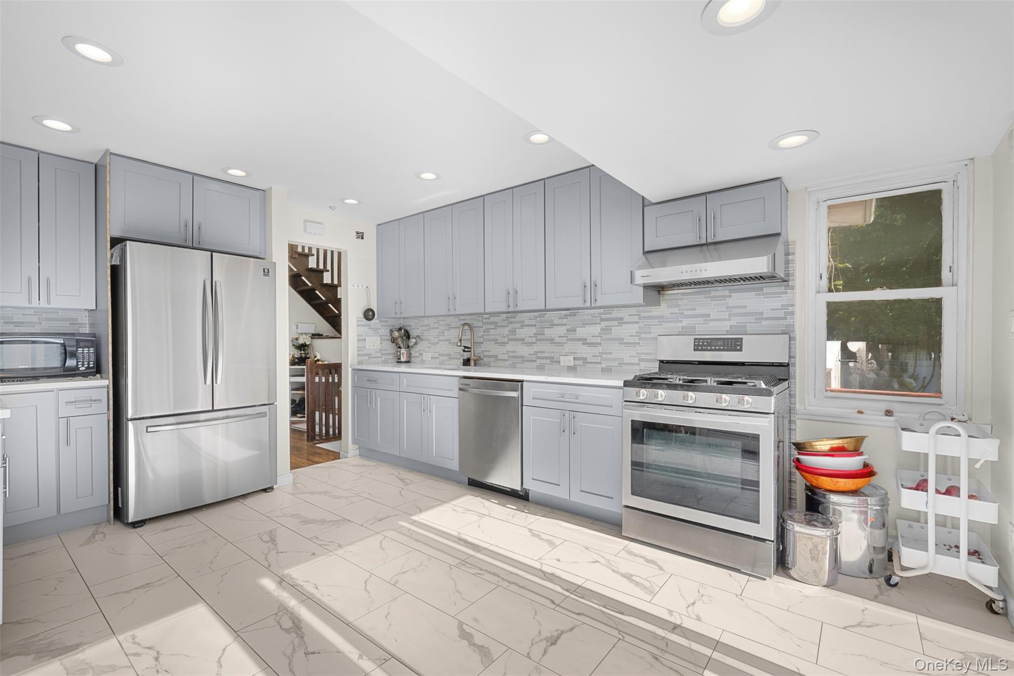 94 Phipps Lane, Plainview, NY 11803