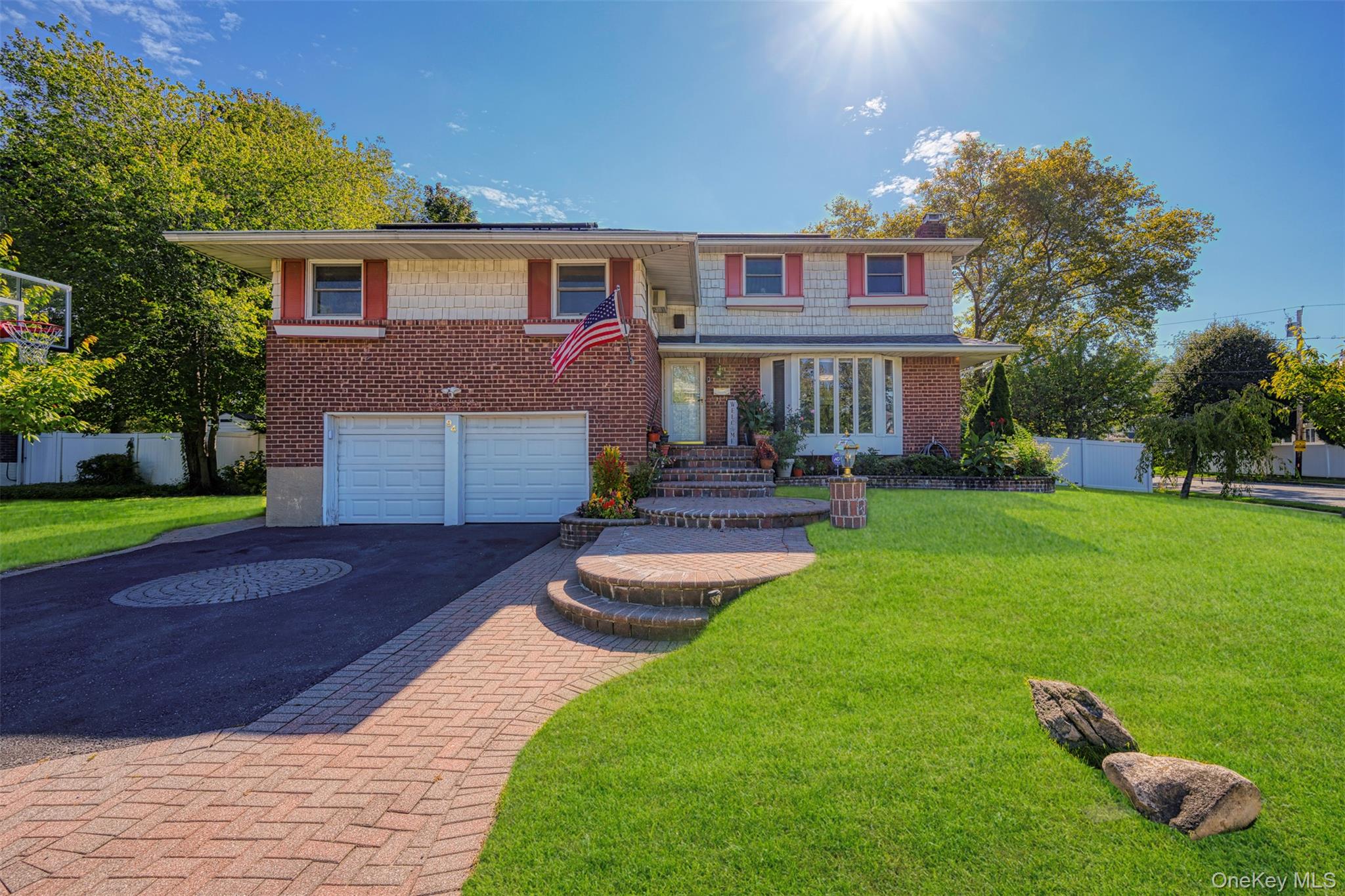 94 Phipps Lane, Plainview, NY 11803