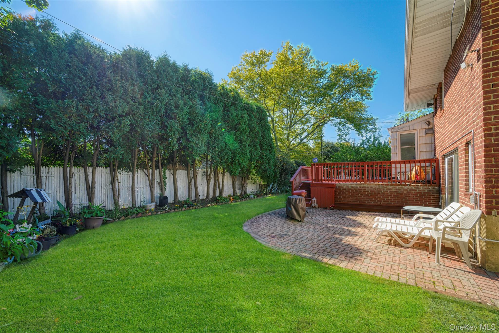 94 Phipps Lane, Plainview, NY 11803