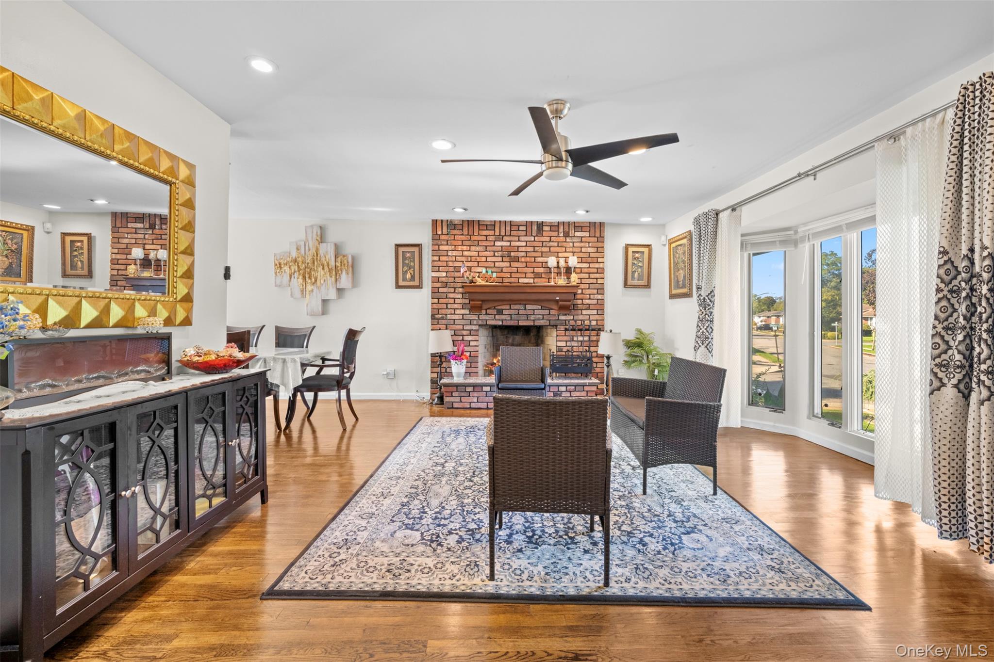 94 Phipps Lane, Plainview, NY 11803