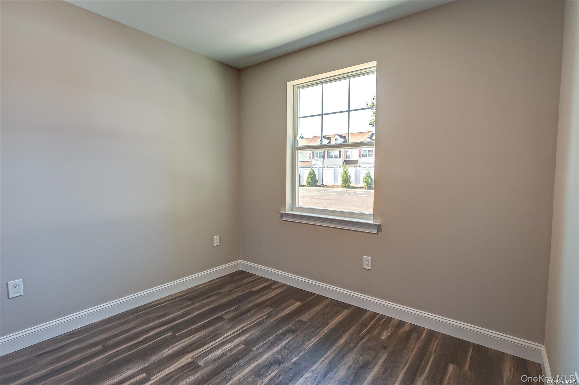 1 Conklin Street # 106, Farmingdale, NY 11735