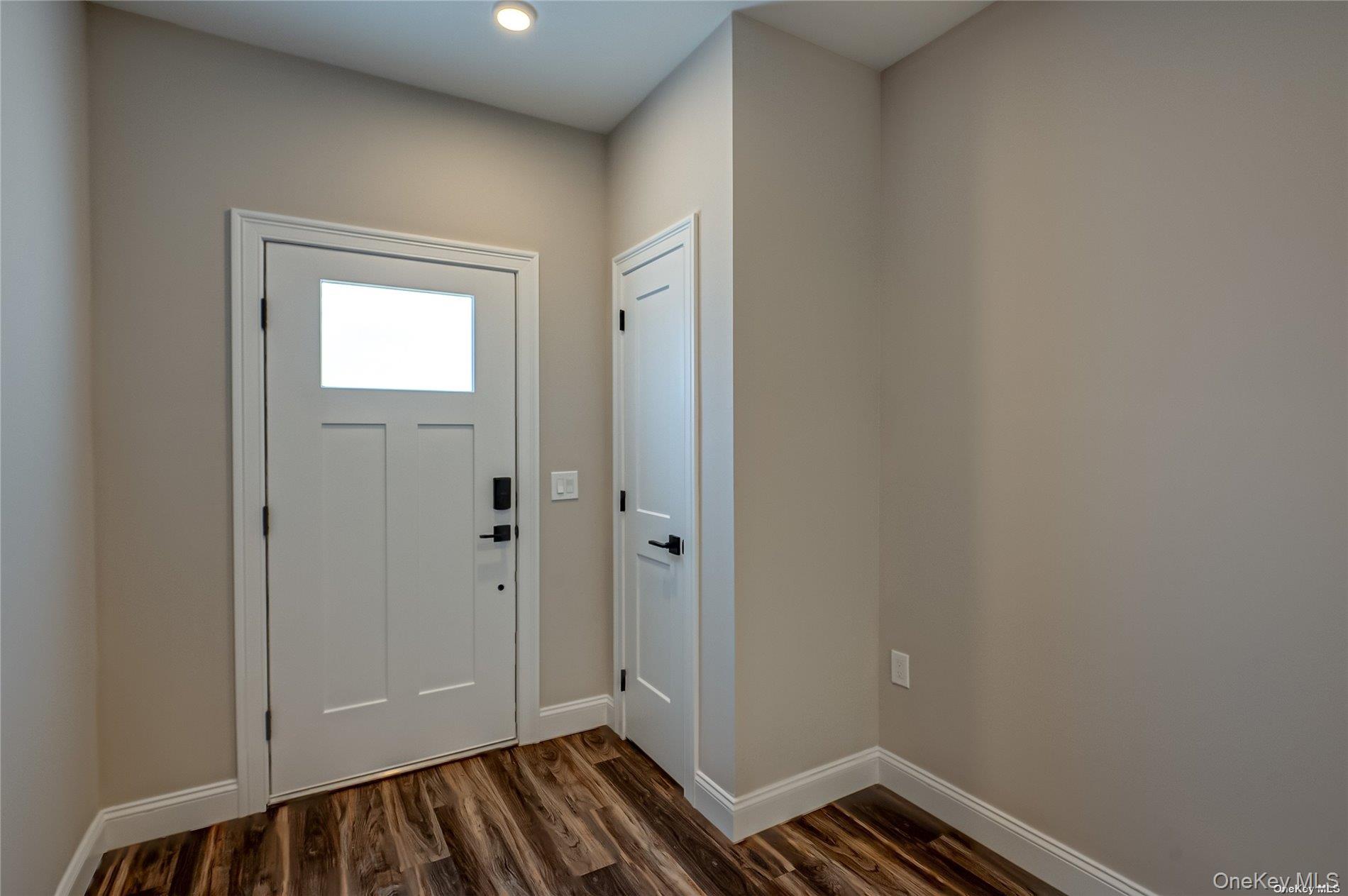 1 Conklin Street # 106, Farmingdale, NY 11735