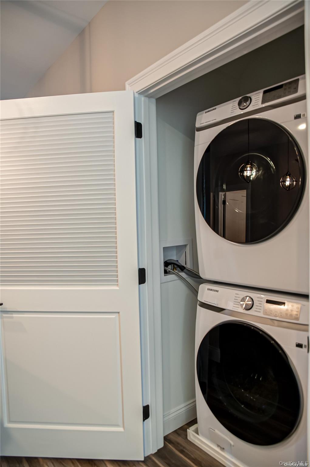 1 Conklin Street # 106, Farmingdale, NY 11735