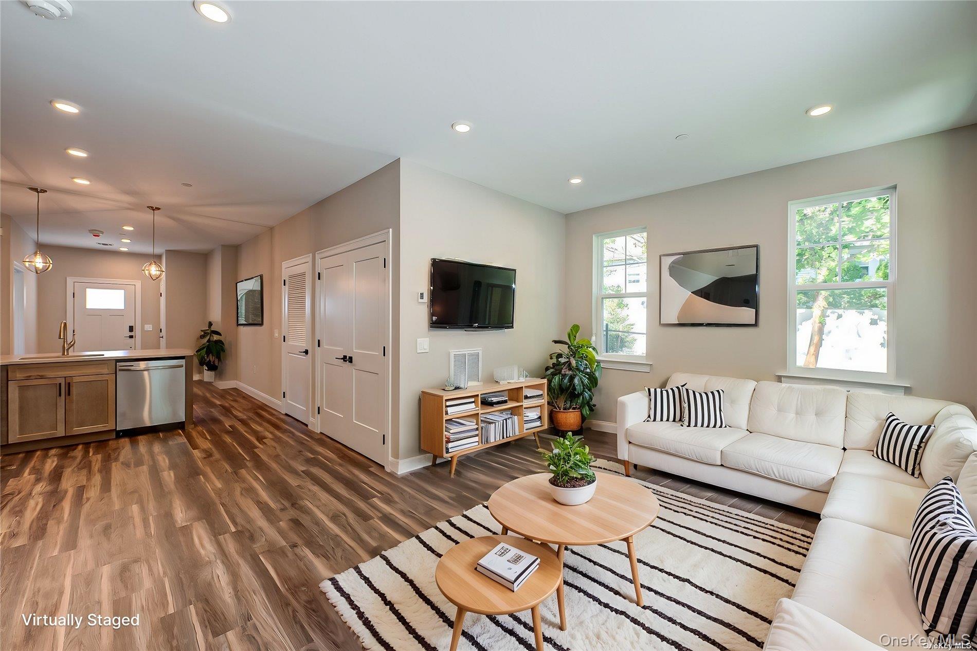 1 Conklin Street # 106, Farmingdale, NY 11735