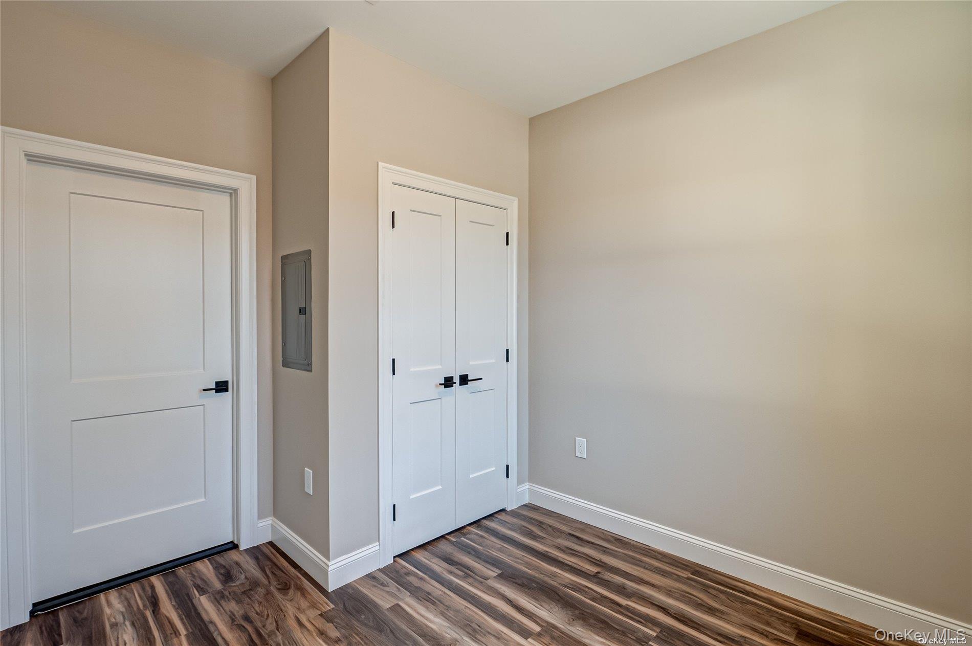 1 Conklin Street # 106, Farmingdale, NY 11735