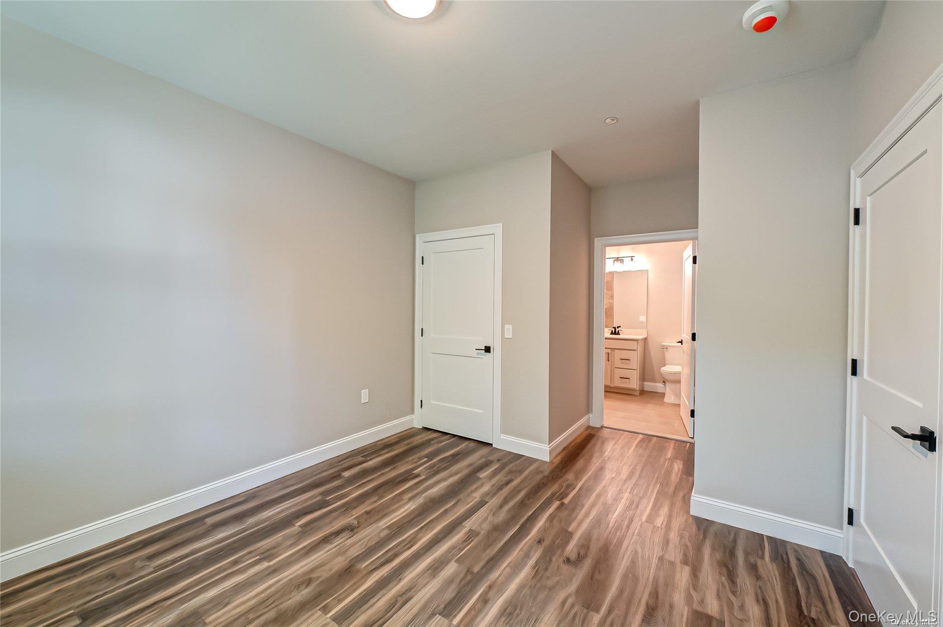 1 Conklin Street # 106, Farmingdale, NY 11735