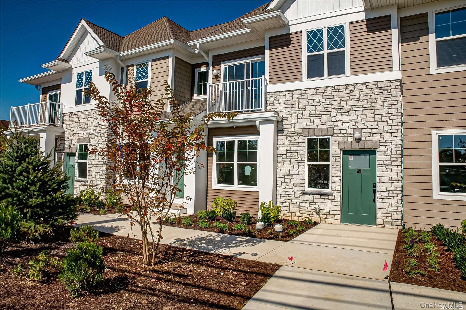 1 Conklin Street # 106, Farmingdale, NY 11735