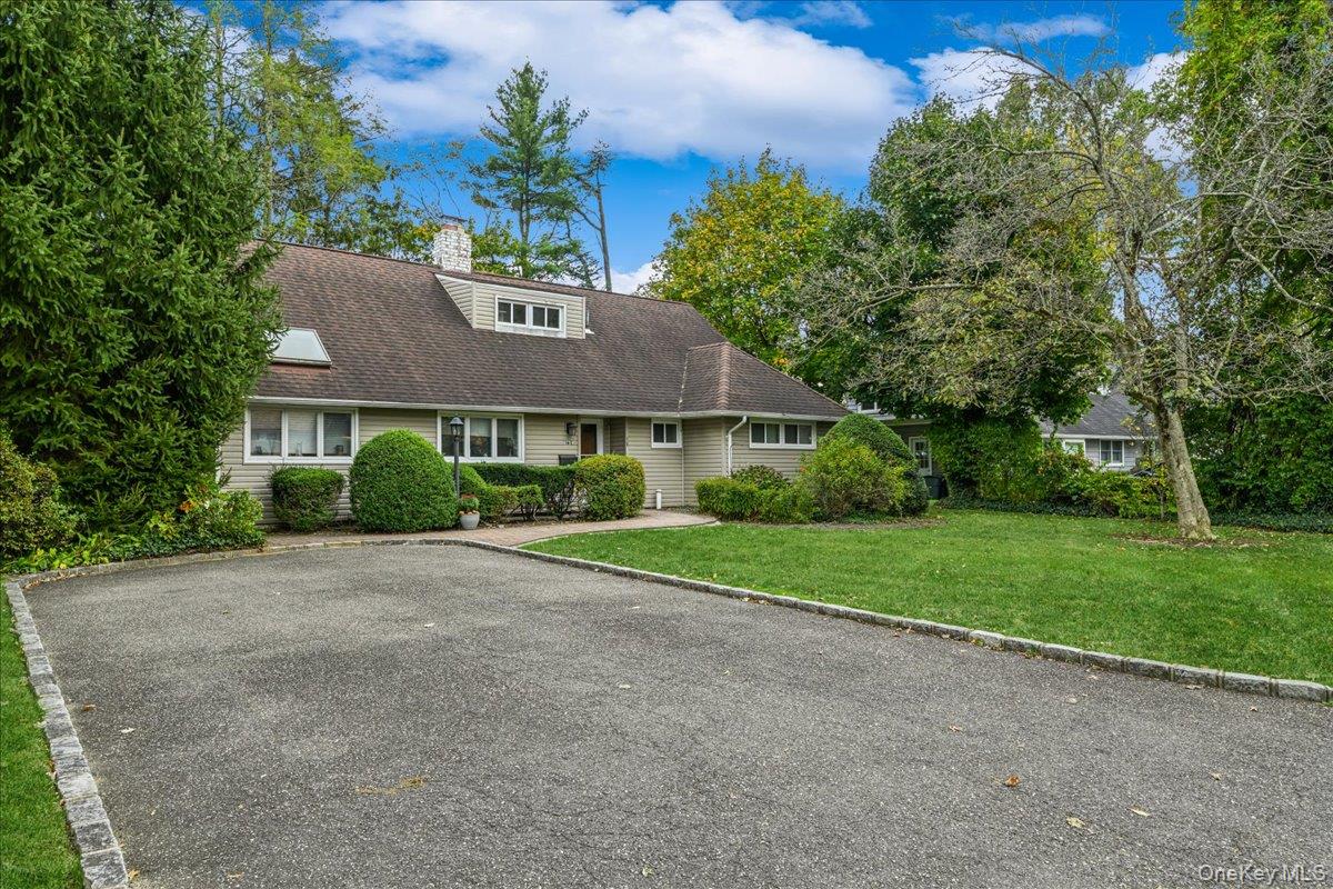 16 Ridge Drive E, Roslyn, NY 11576