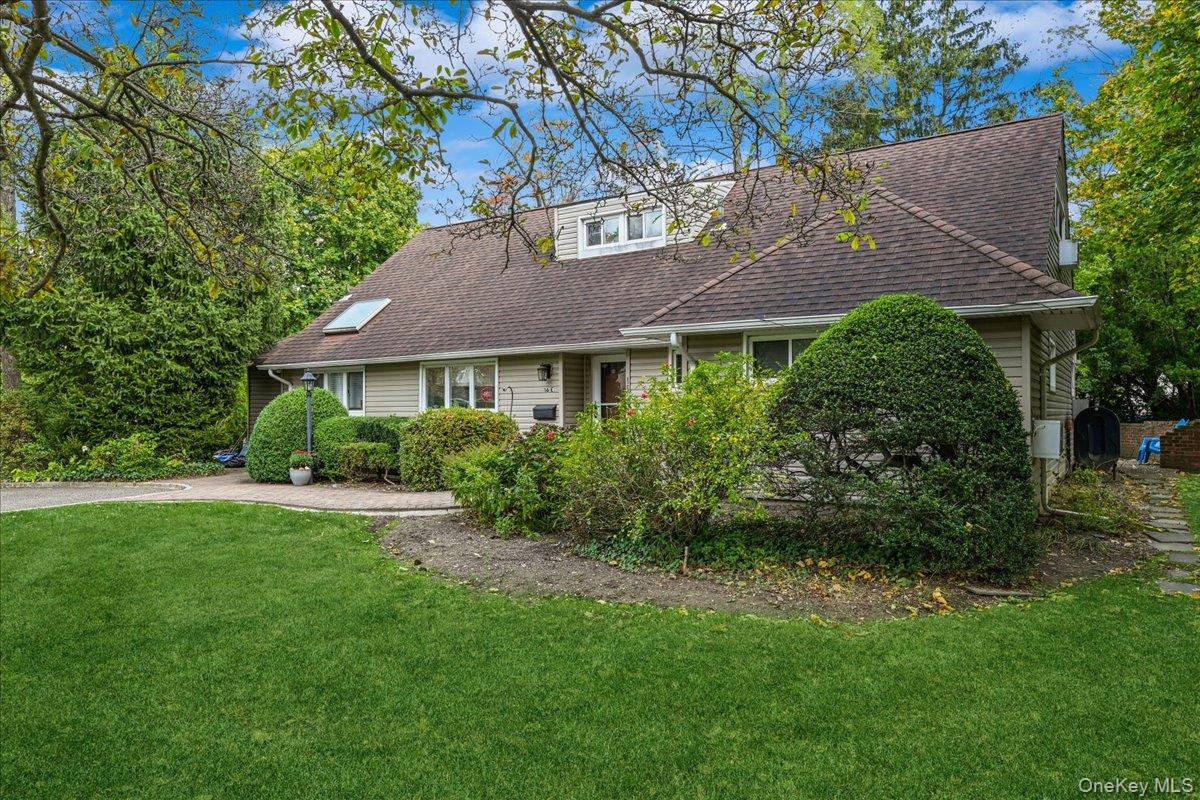 16 Ridge Drive E, Roslyn, NY 11576