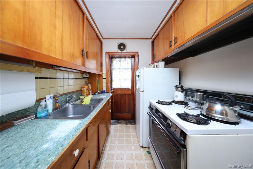 1988 E 29th Street, Brooklyn, NY 11229