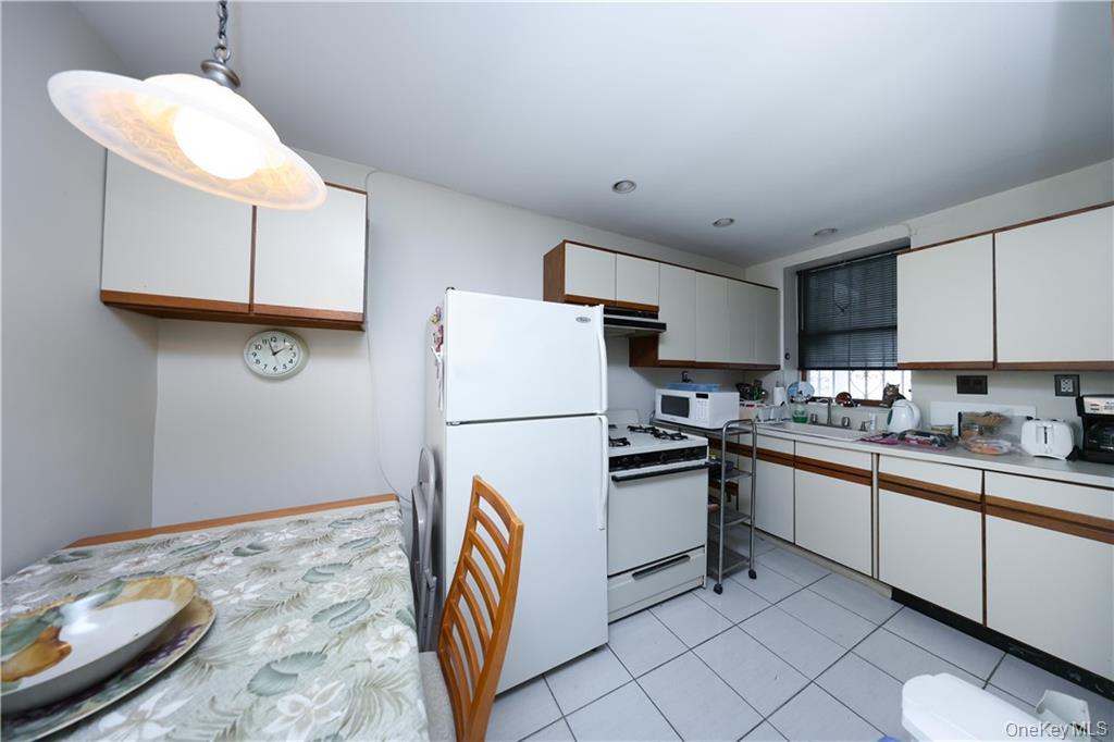 1988 E 29th Street, Brooklyn, NY 11229