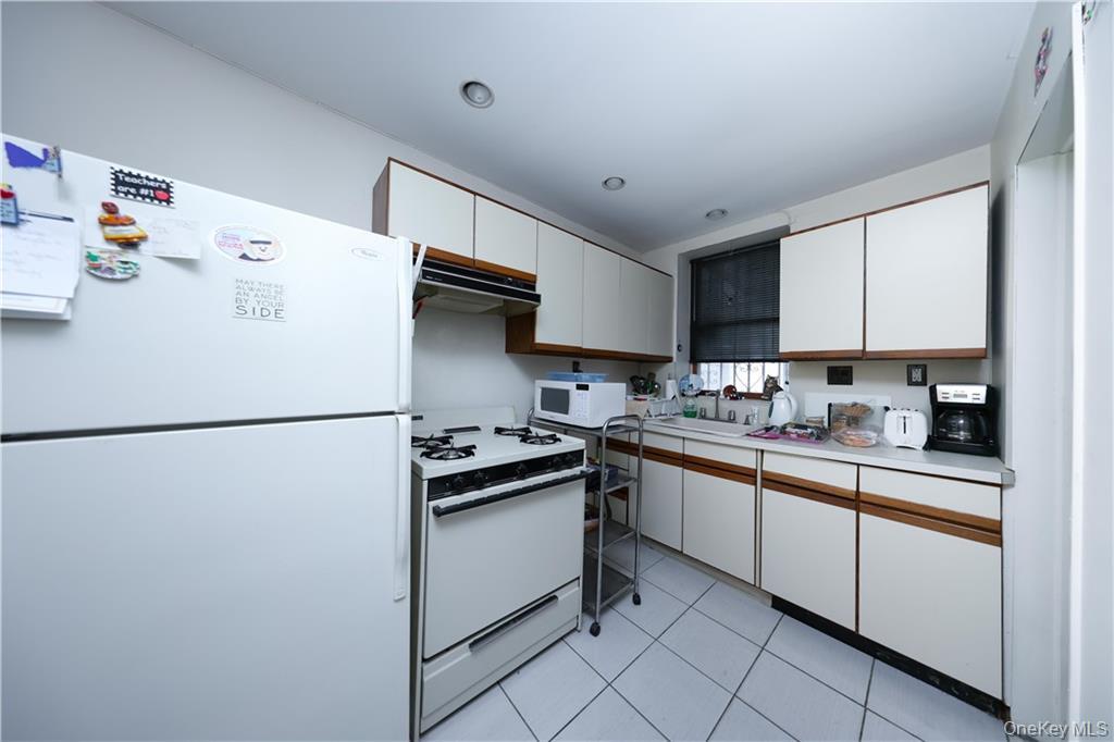 1988 E 29th Street, Brooklyn, NY 11229