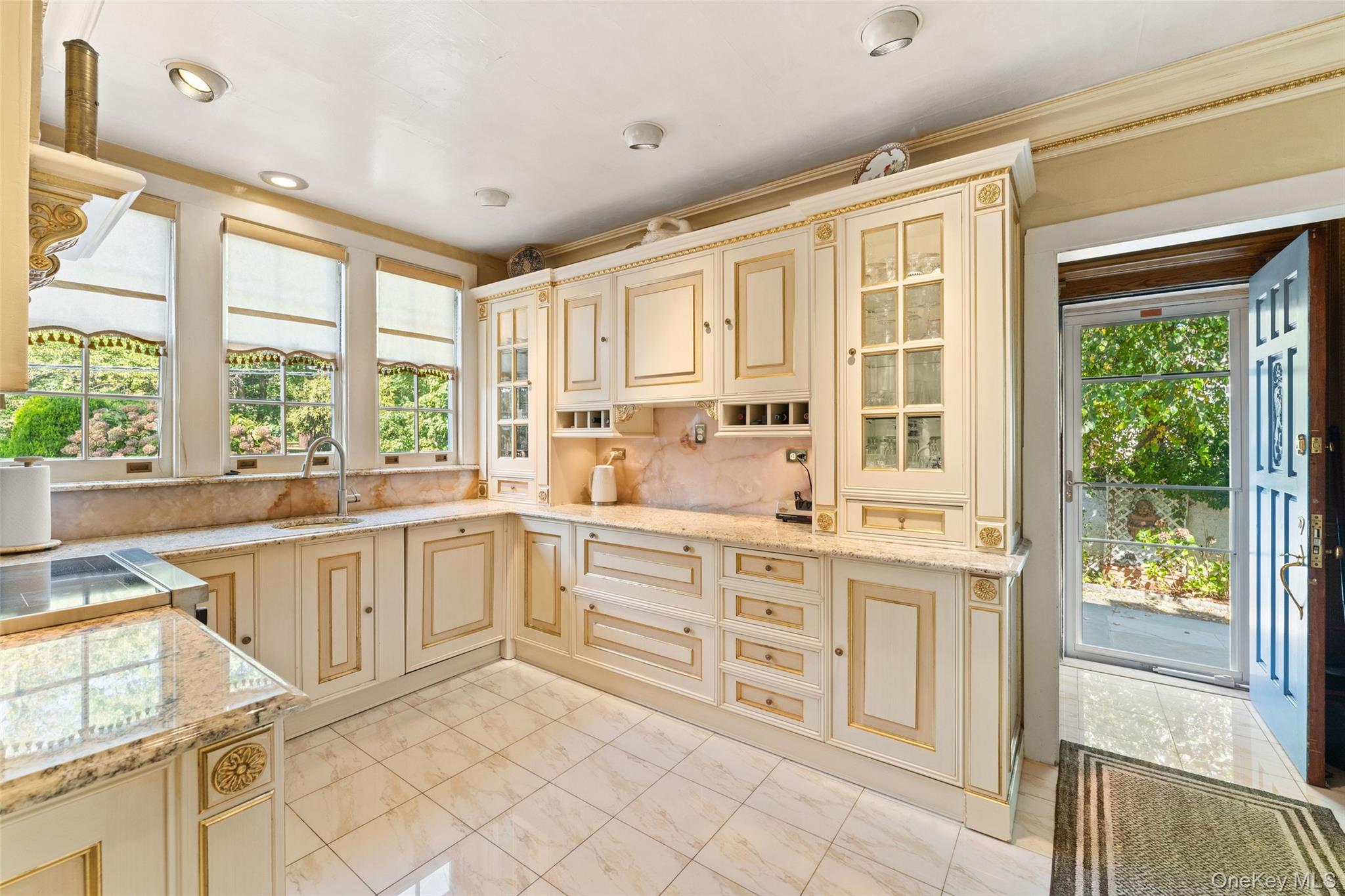 12 Hewitt Avenue, Bronxville, NY 10708