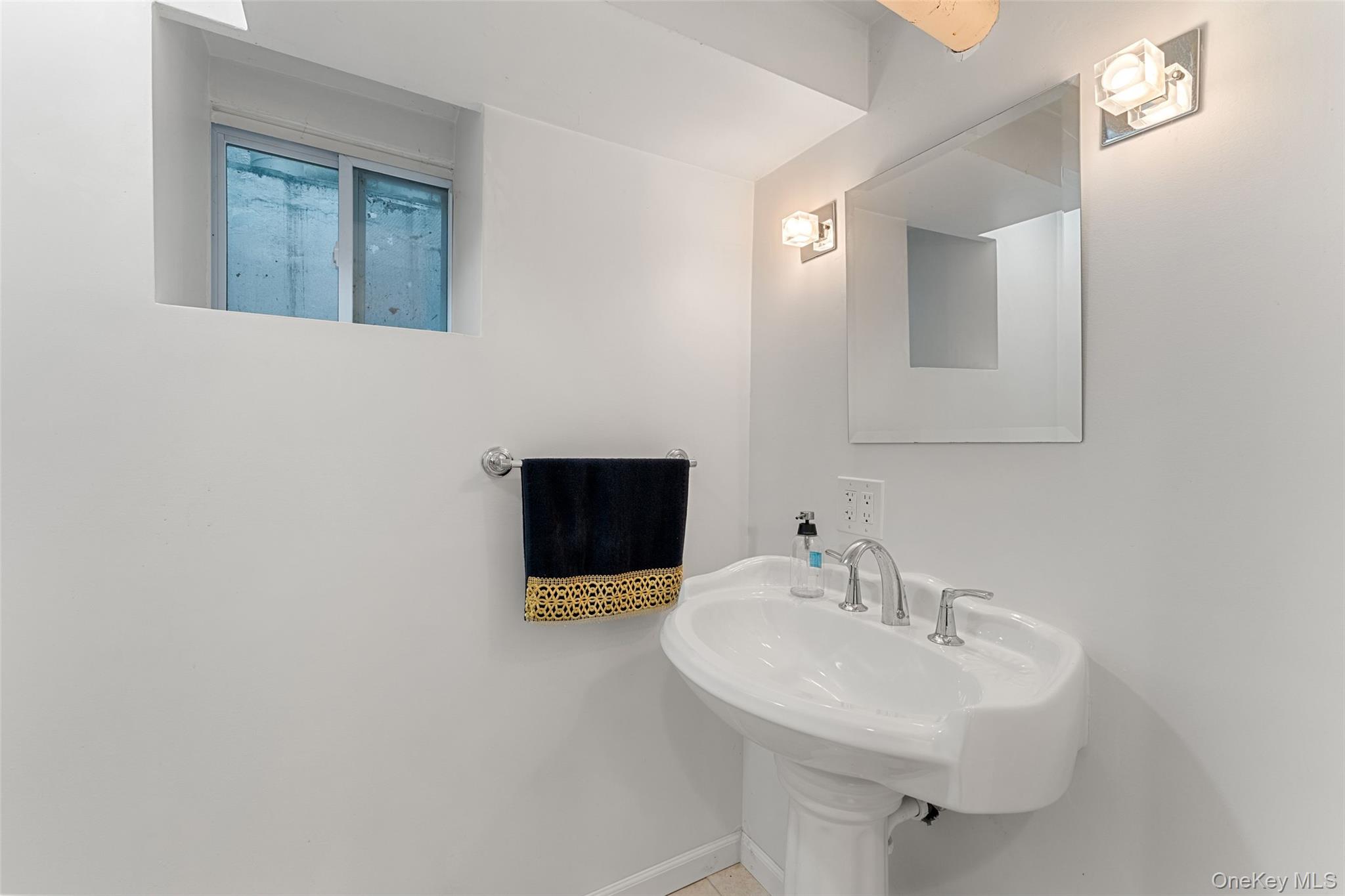 12 Hewitt Avenue, Bronxville, NY 10708