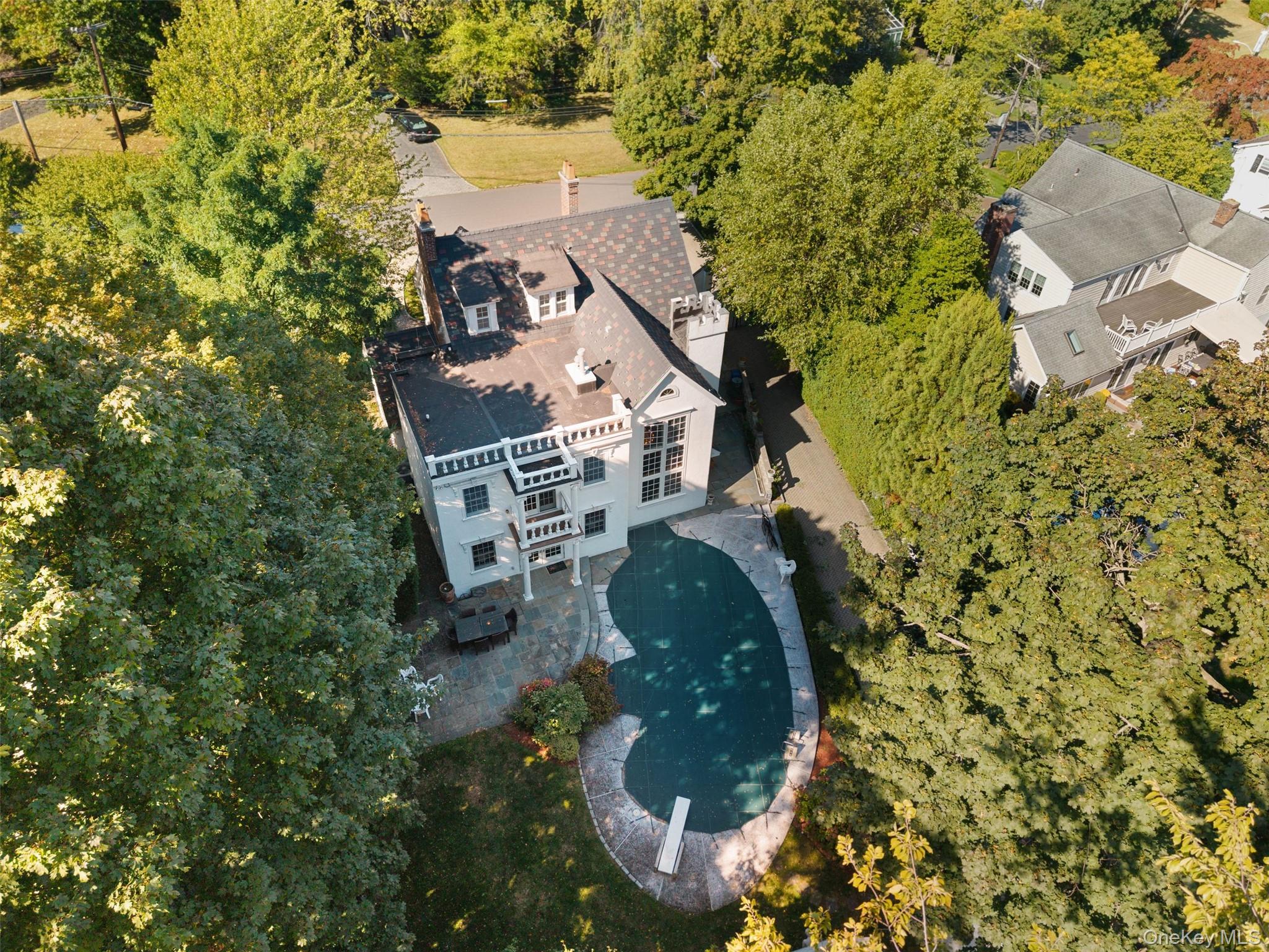 12 Hewitt Avenue, Bronxville, NY 10708