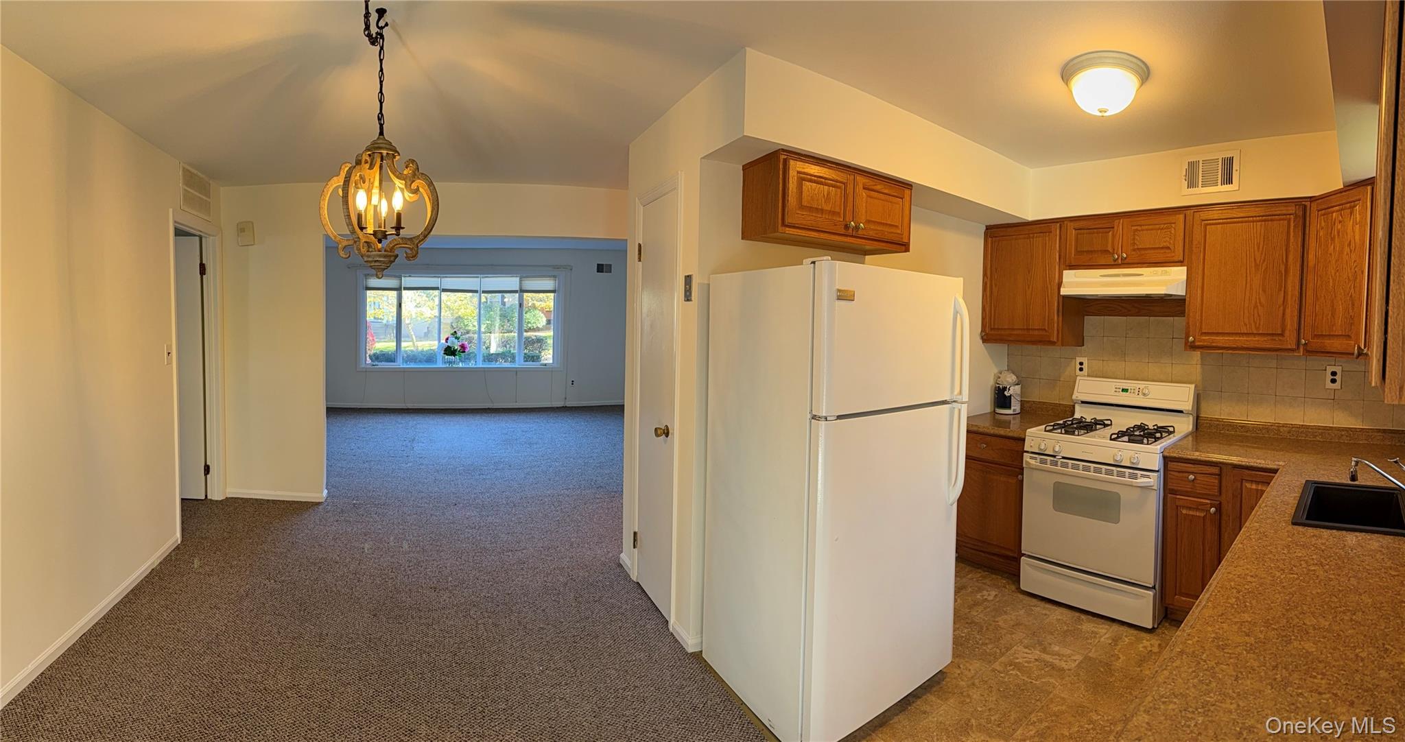 13 Essex Lane, Suffern, NY 10901