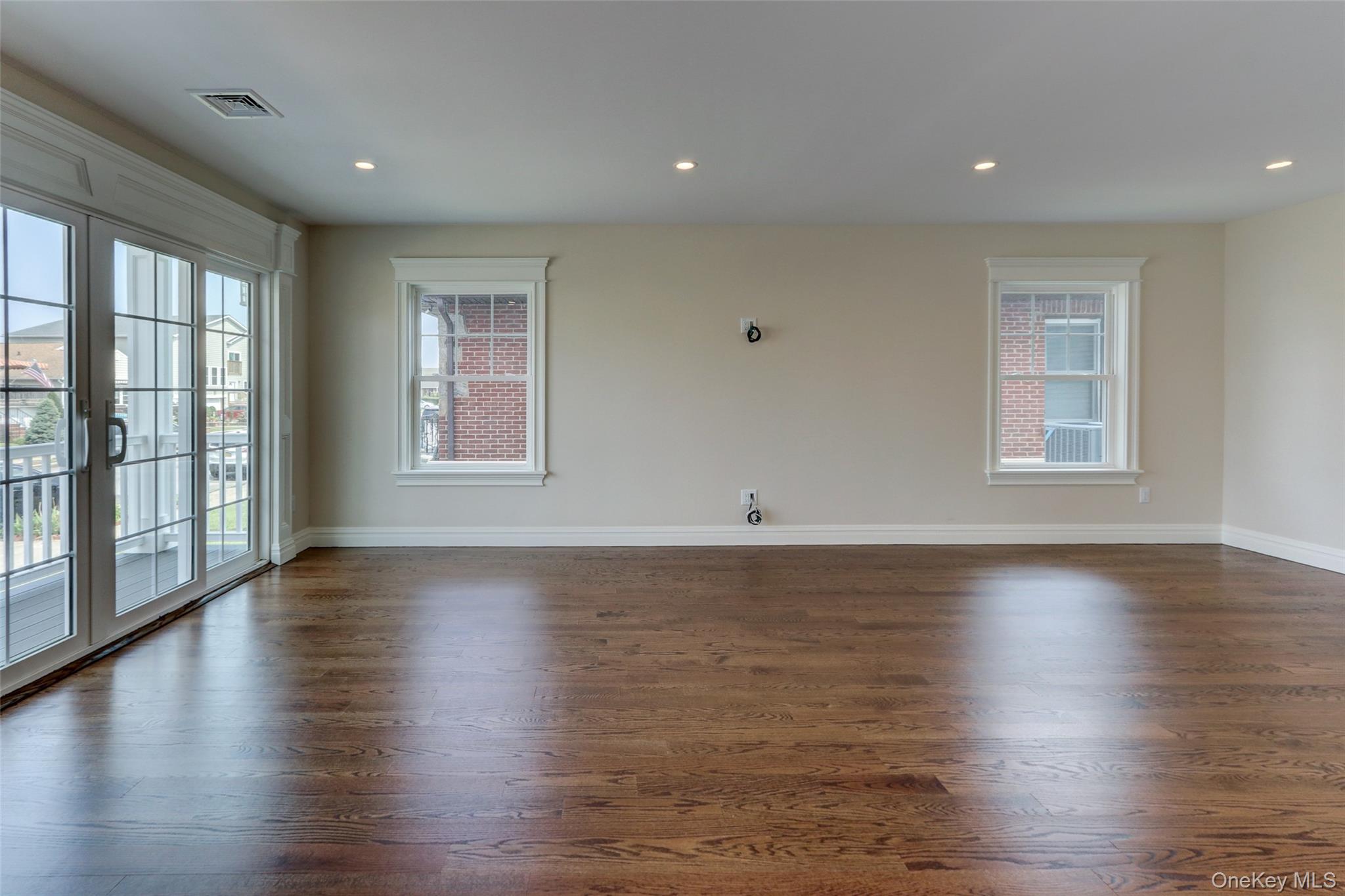 538 W Walnut Street, Long Beach, NY 11561