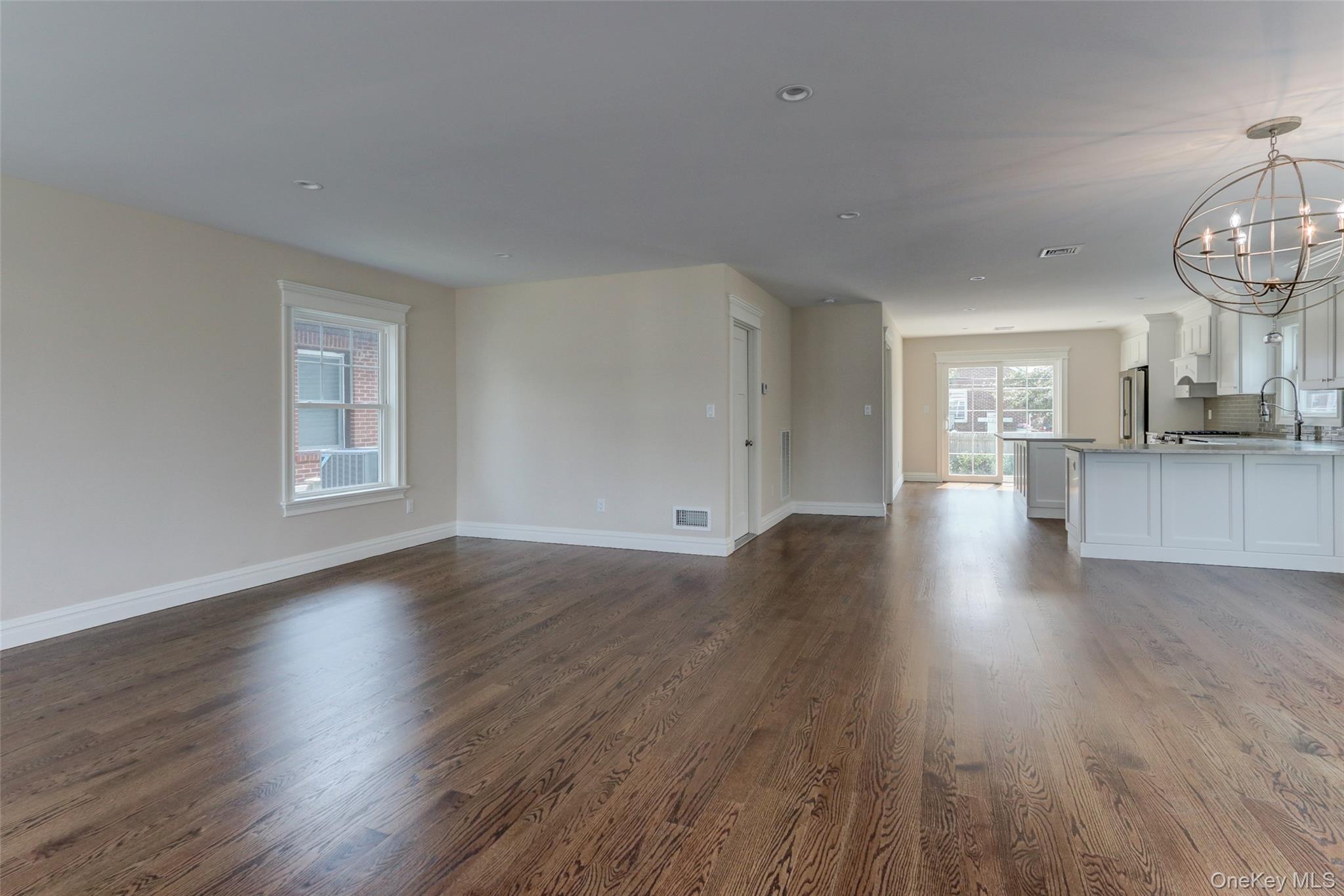 538 W Walnut Street, Long Beach, NY 11561