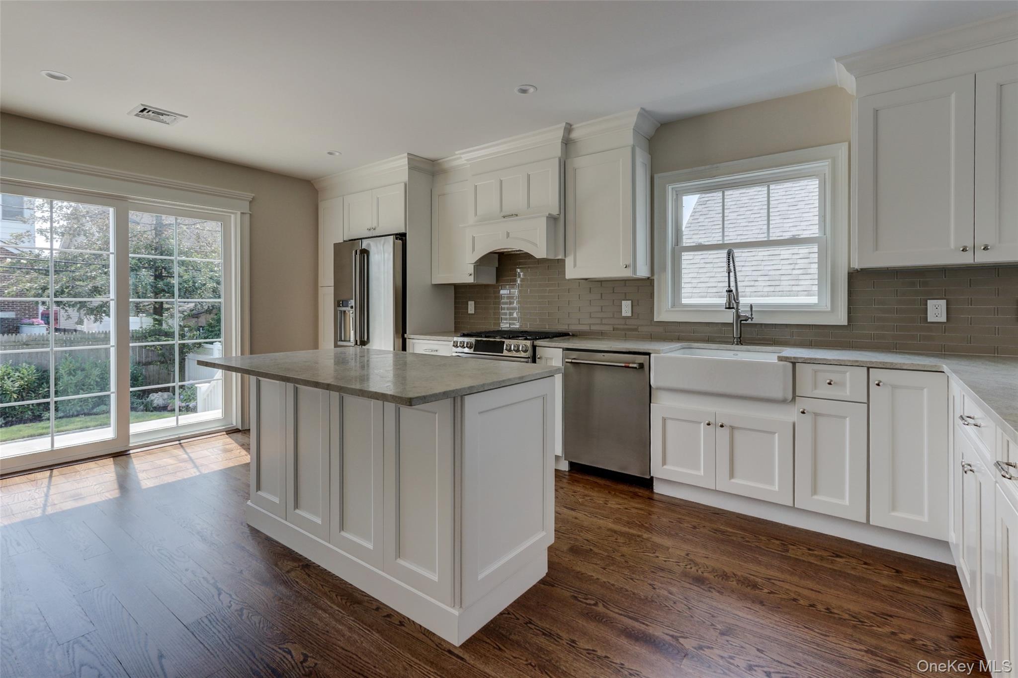 538 W Walnut Street, Long Beach, NY 11561