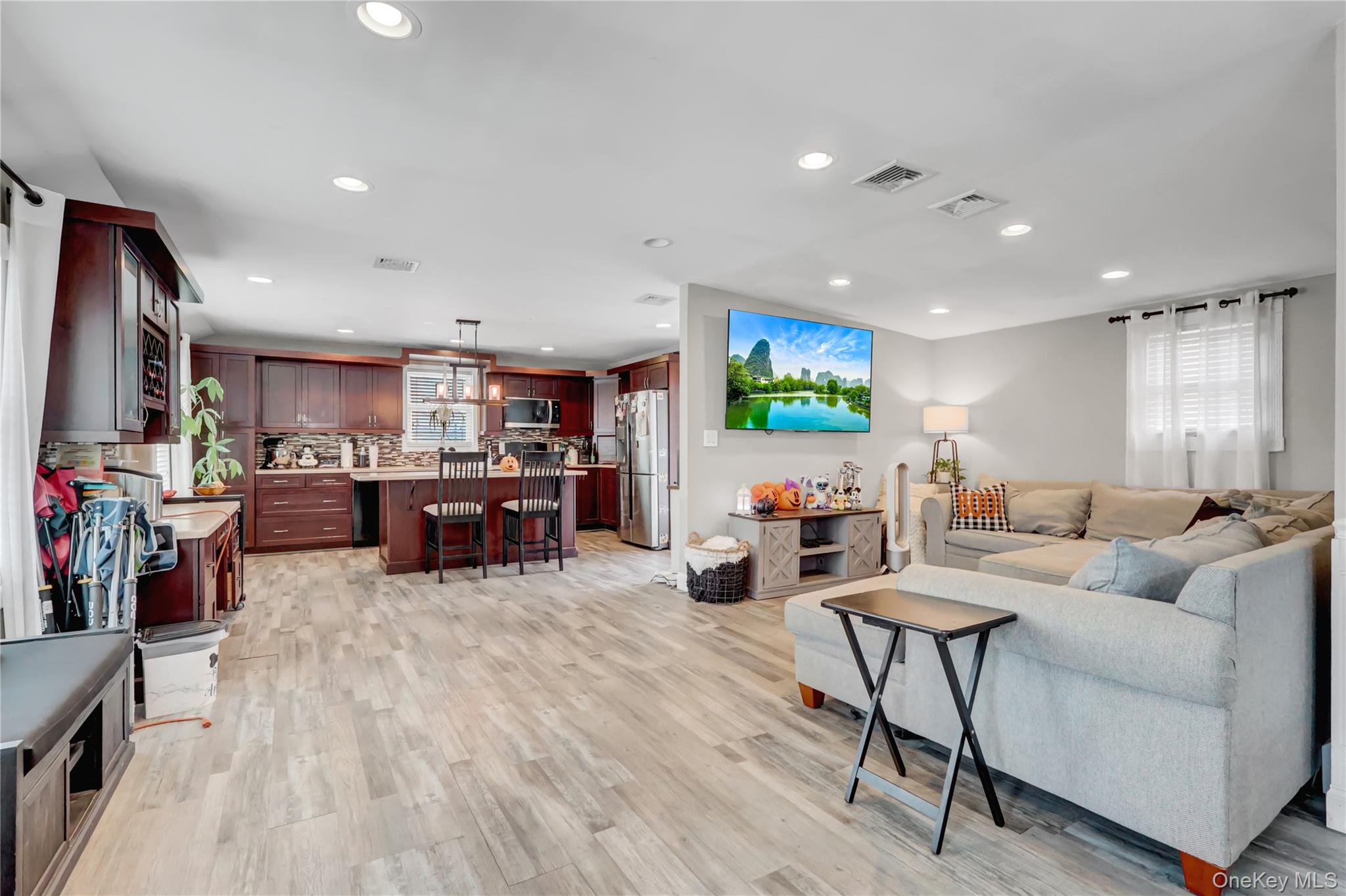 89 Marie Street, Lindenhurst, NY 11757