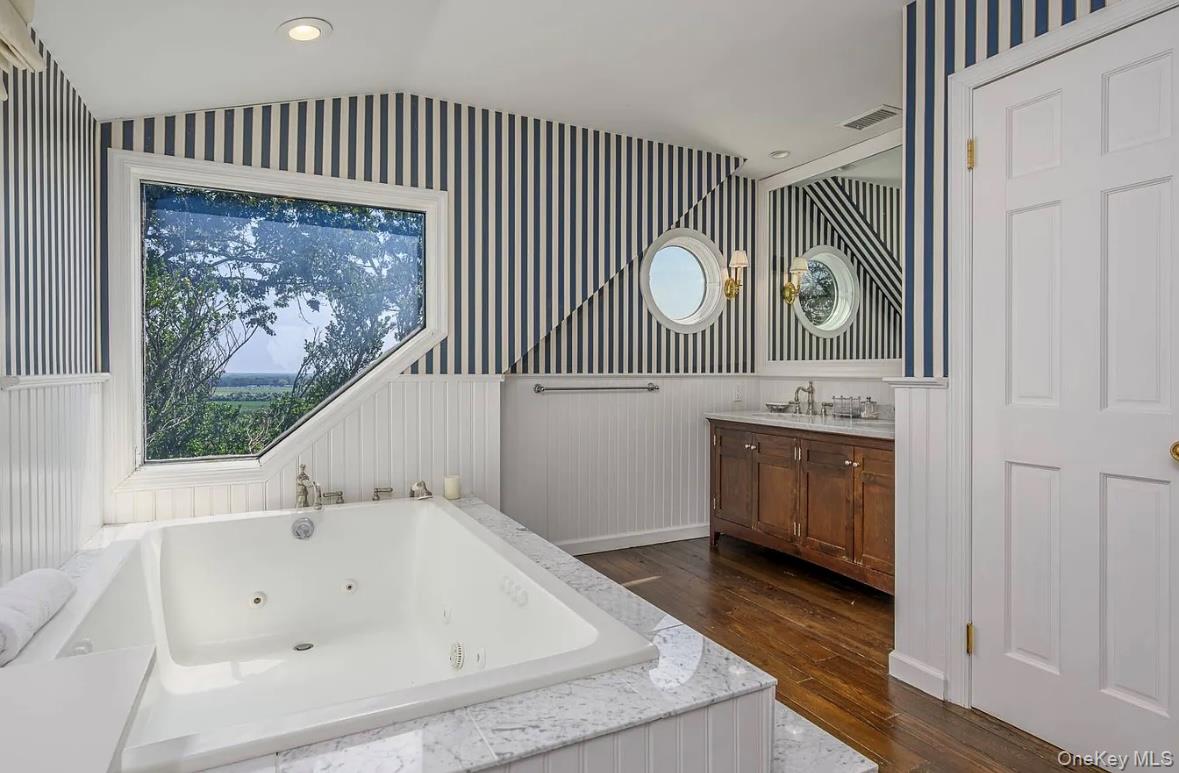 972 Noyack Path, Water Mill, NY 11976