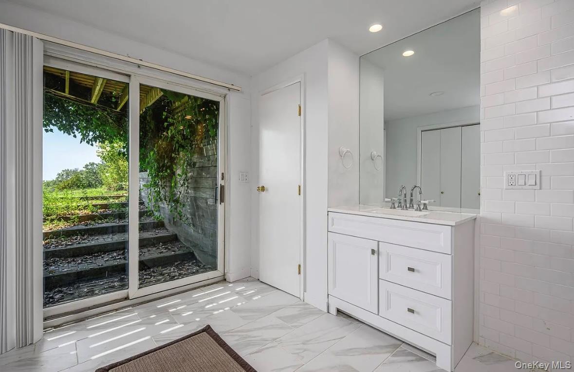 972 Noyack Path, Water Mill, NY 11976