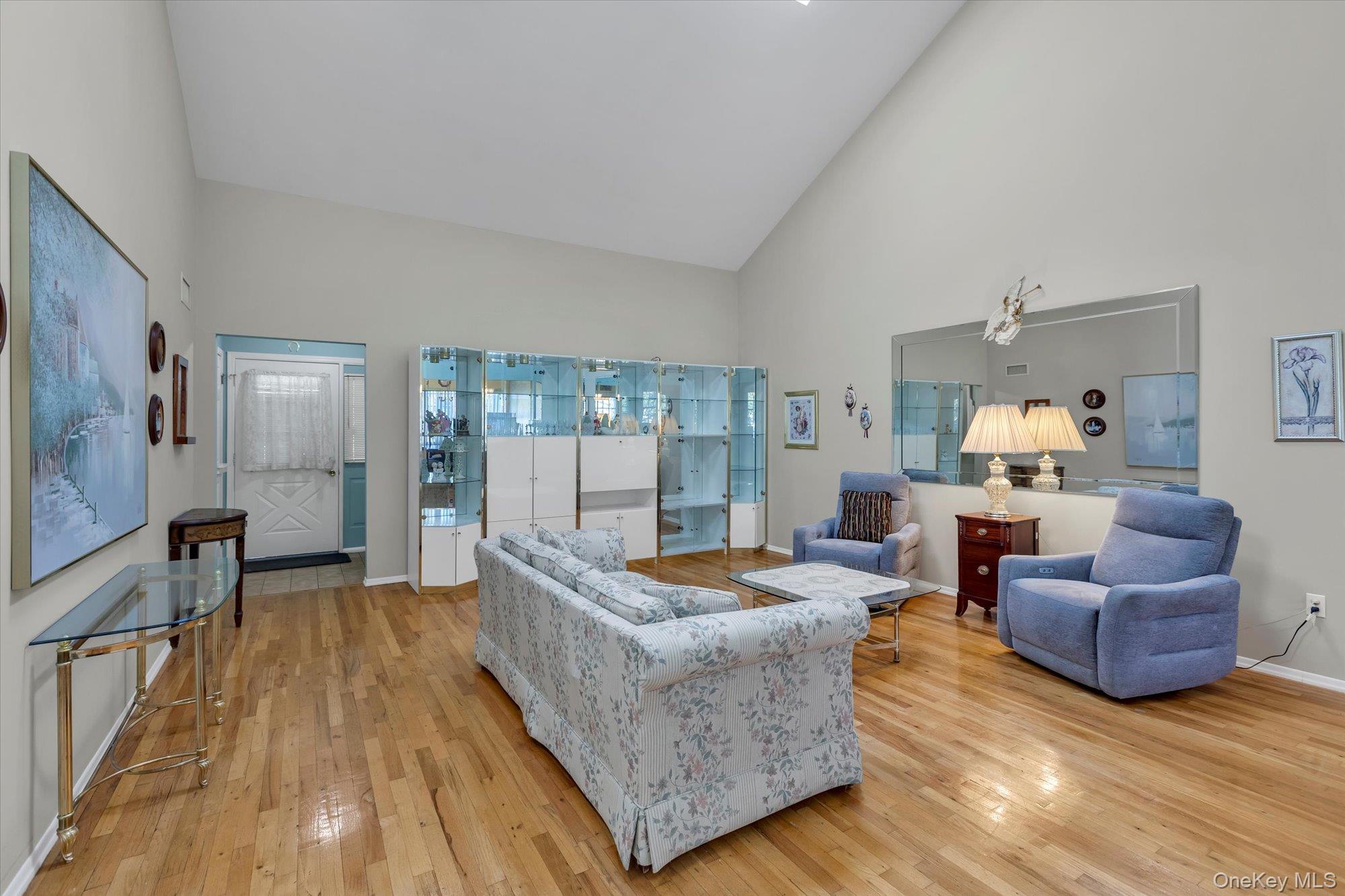 20 Primrose Lane, North Babylon, NY 11703