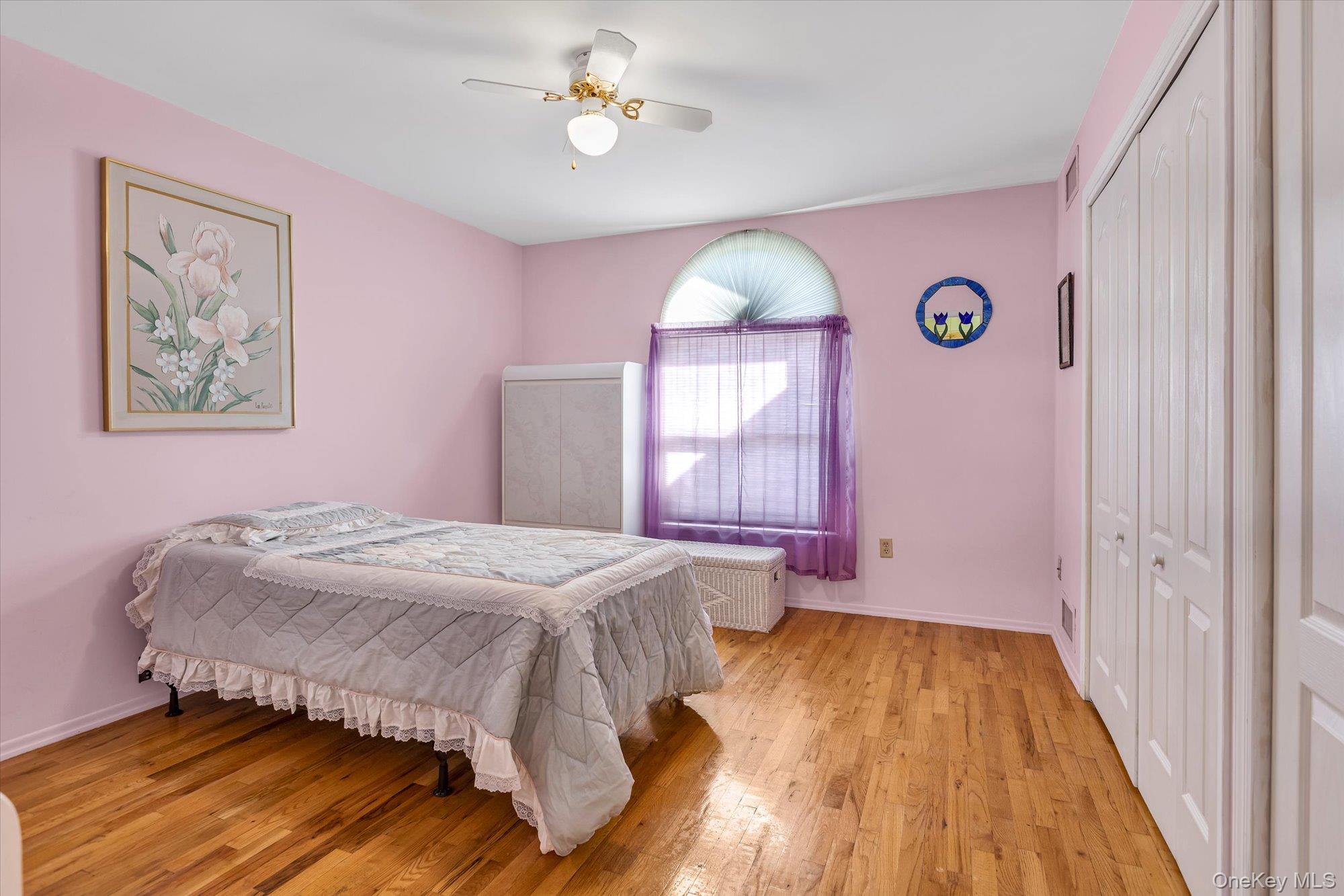 20 Primrose Lane, North Babylon, NY 11703