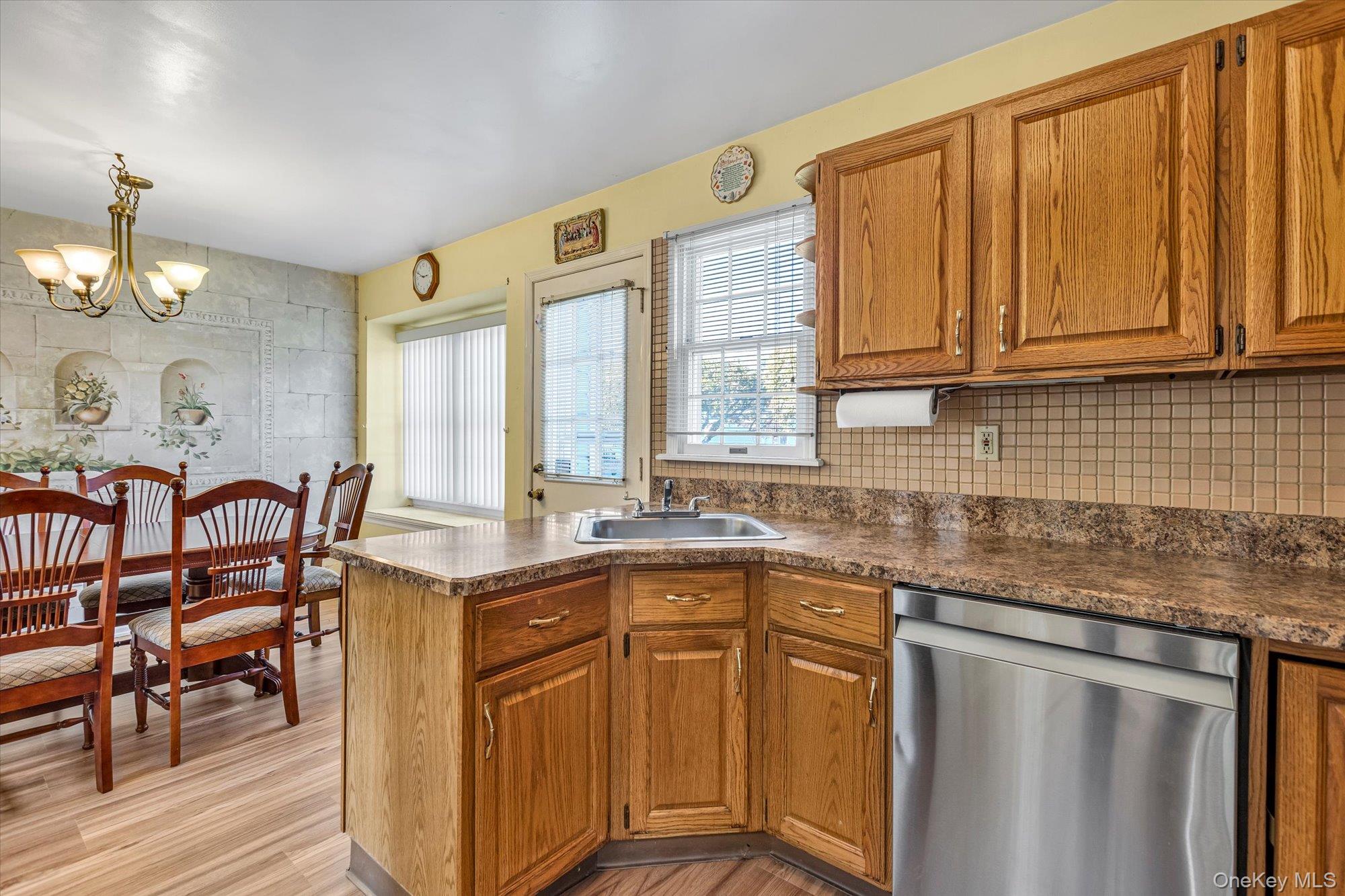 20 Primrose Lane, North Babylon, NY 11703