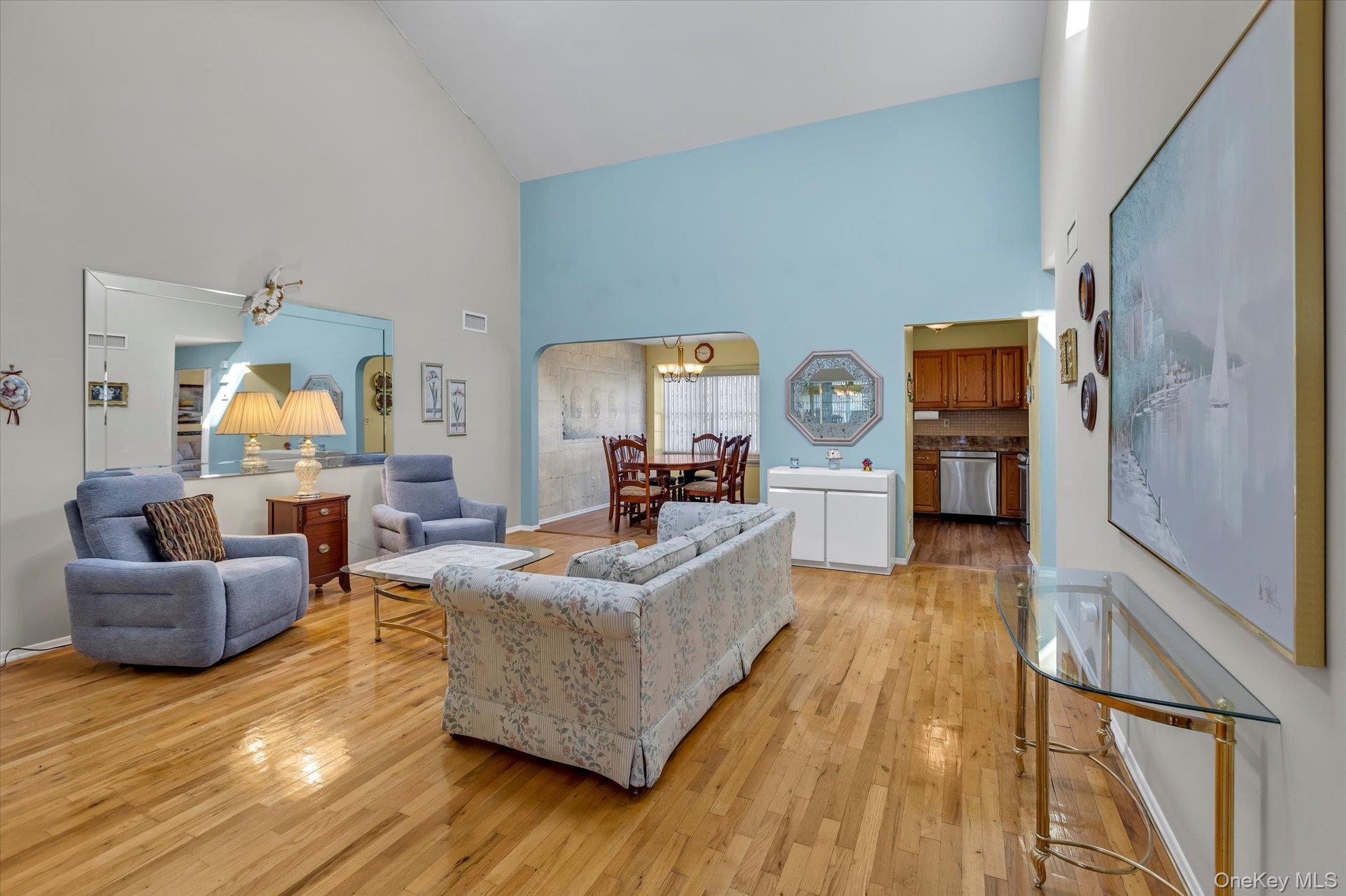 20 Primrose Lane, North Babylon, NY 11703