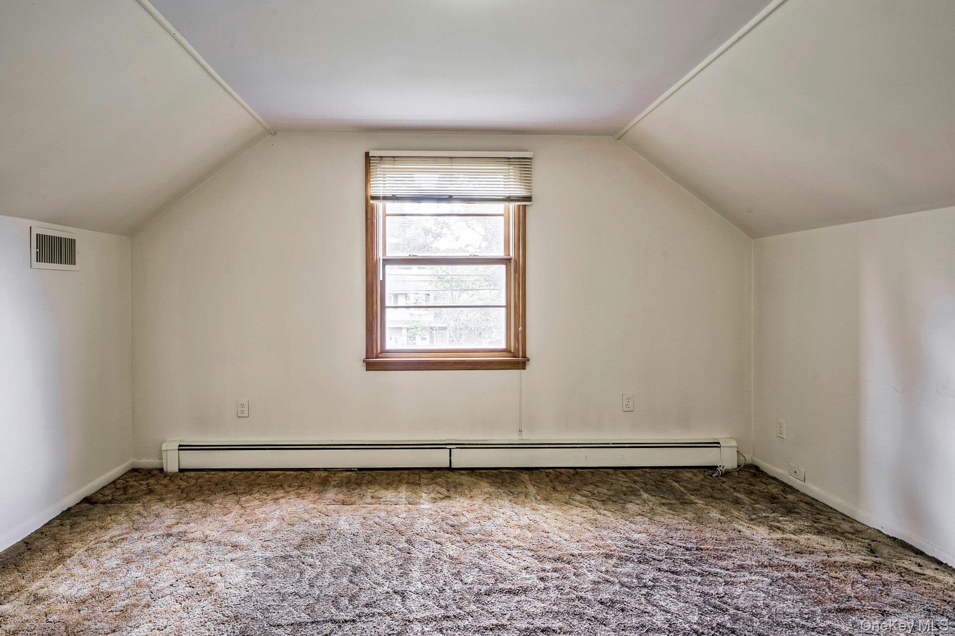 35 Red Oak Place, Massapequa, NY 11758