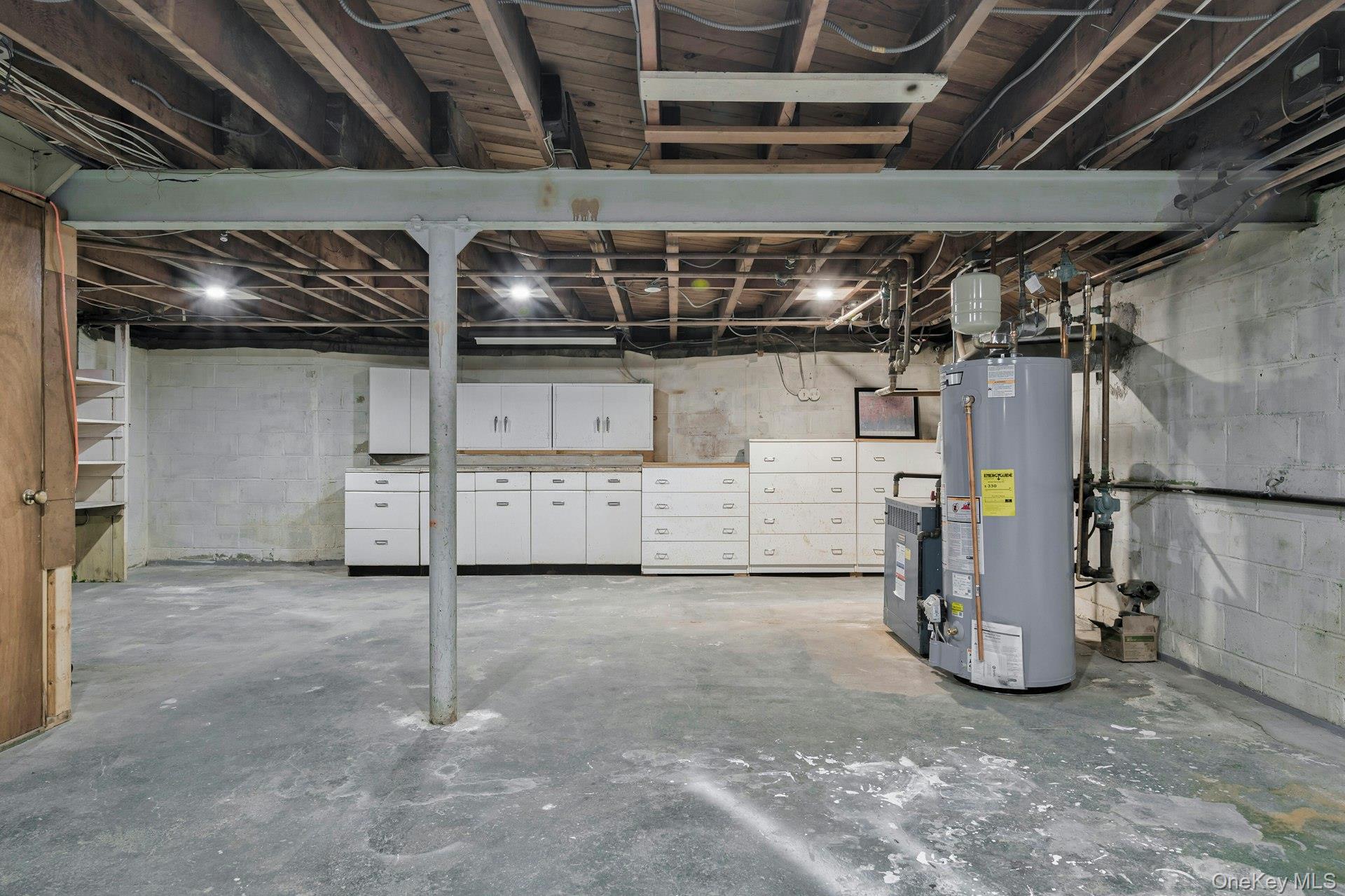 35 Red Oak Place, Massapequa, NY 11758