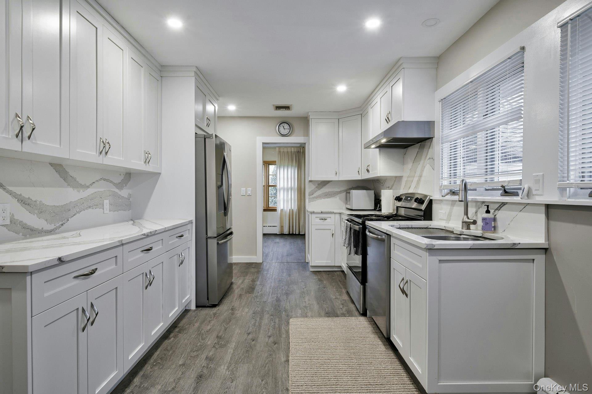 35 Red Oak Place, Massapequa, NY 11758