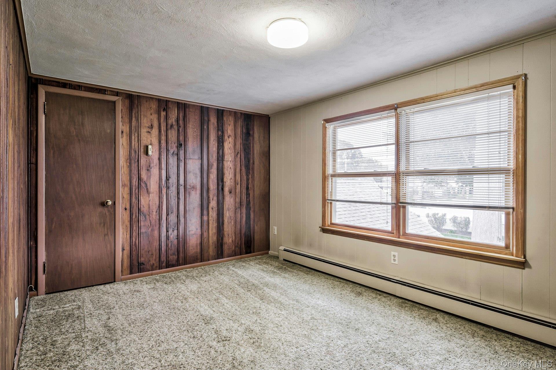 35 Red Oak Place, Massapequa, NY 11758