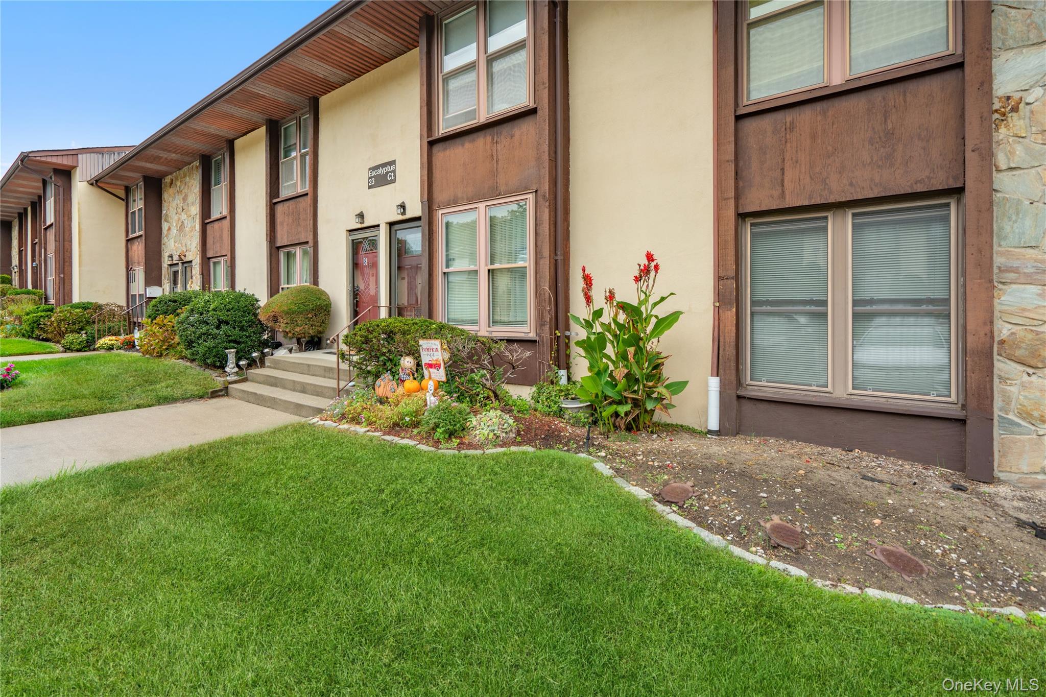 8 Eucalyptus Court # 8, Selden, NY 11784