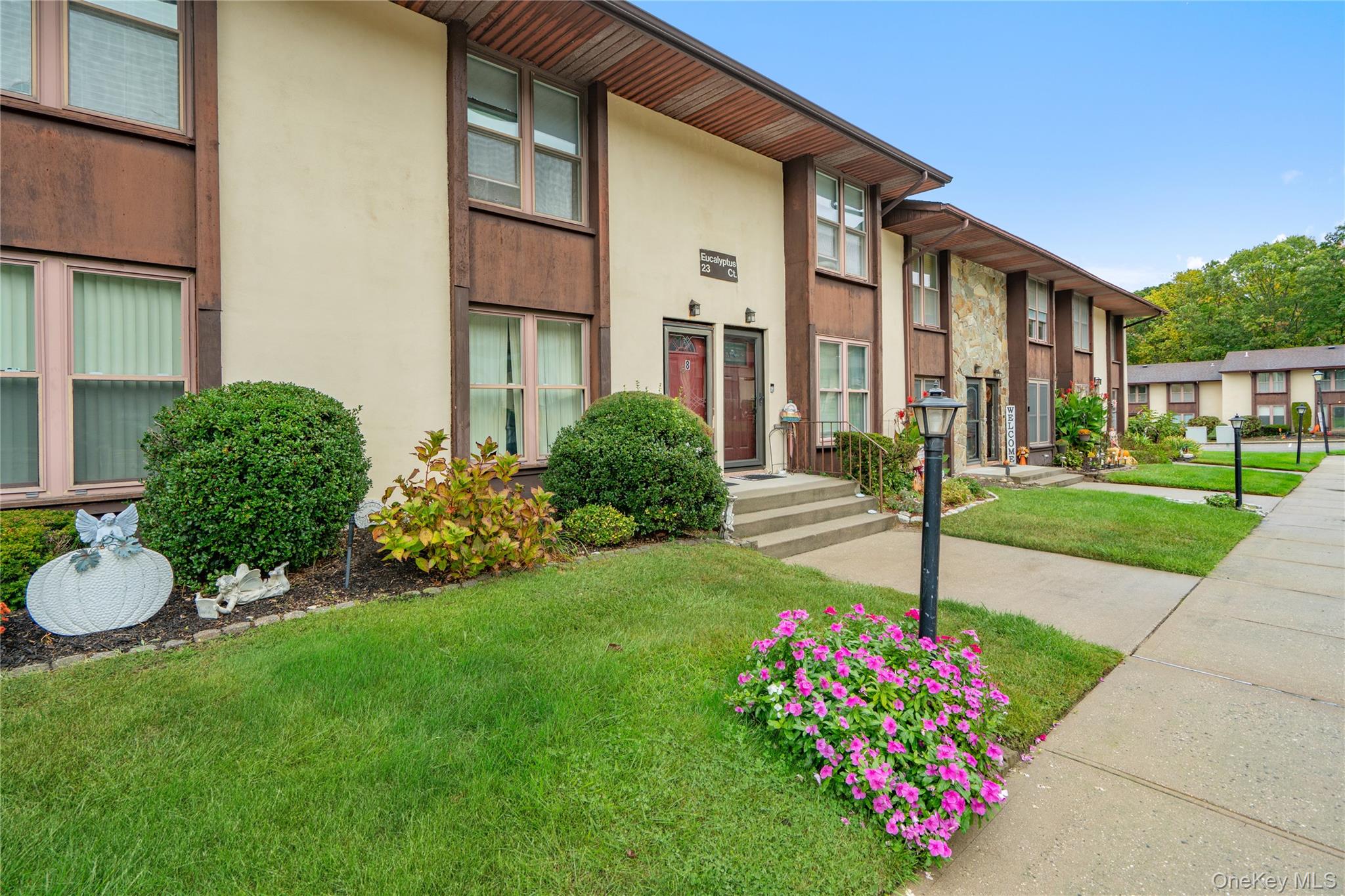 8 Eucalyptus Court # 8, Selden, NY 11784