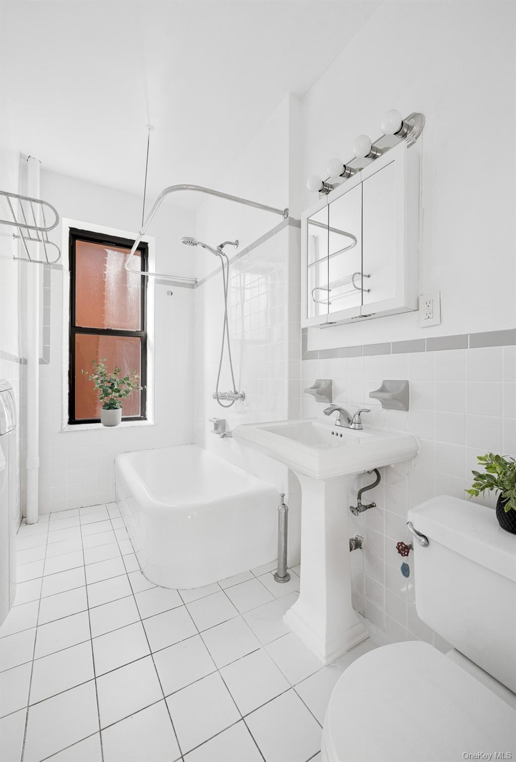 41-42 42nd # E4, Sunnyside, NY 11104