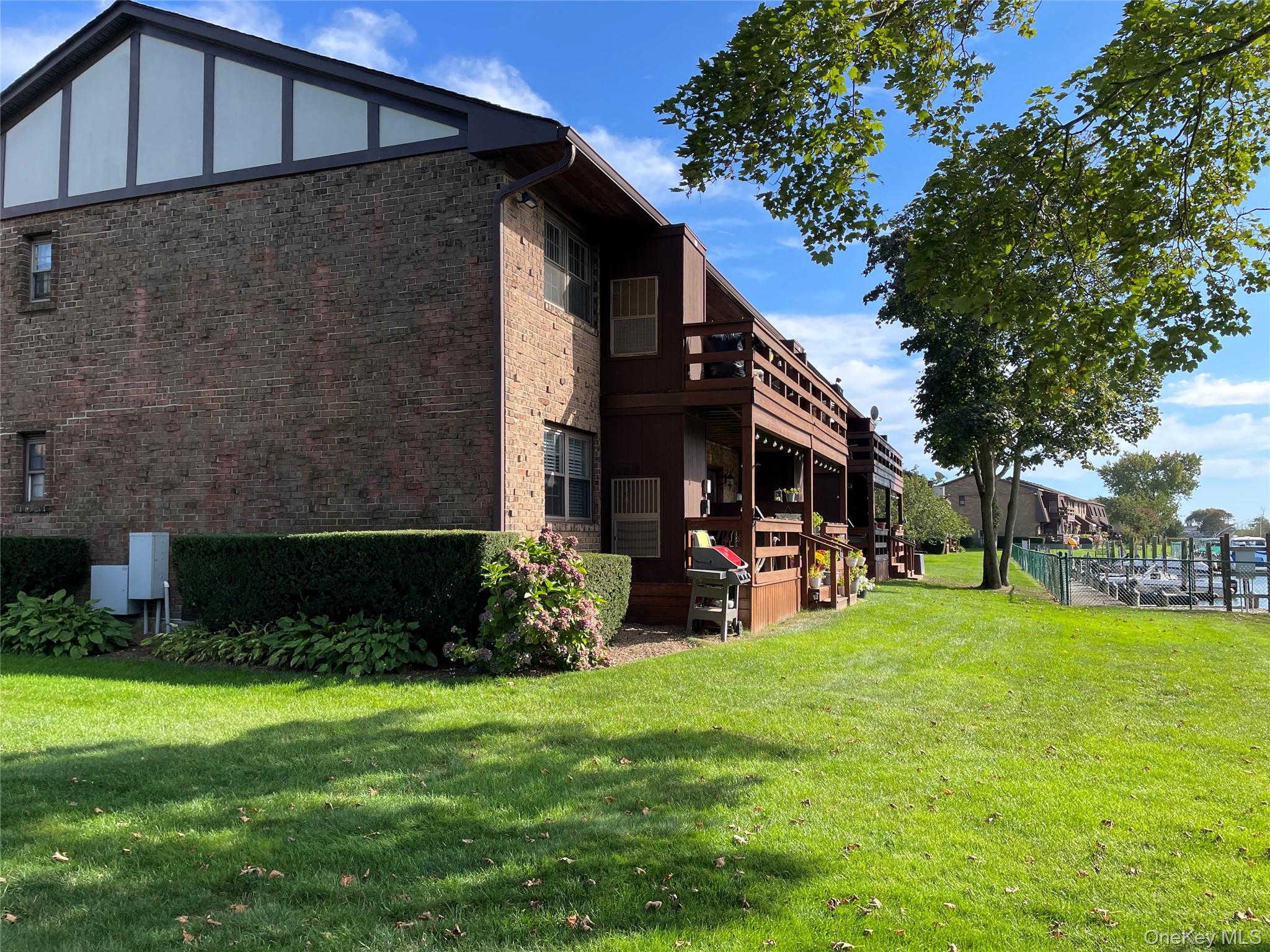 107 Mariners Way, Copiague, NY 11726