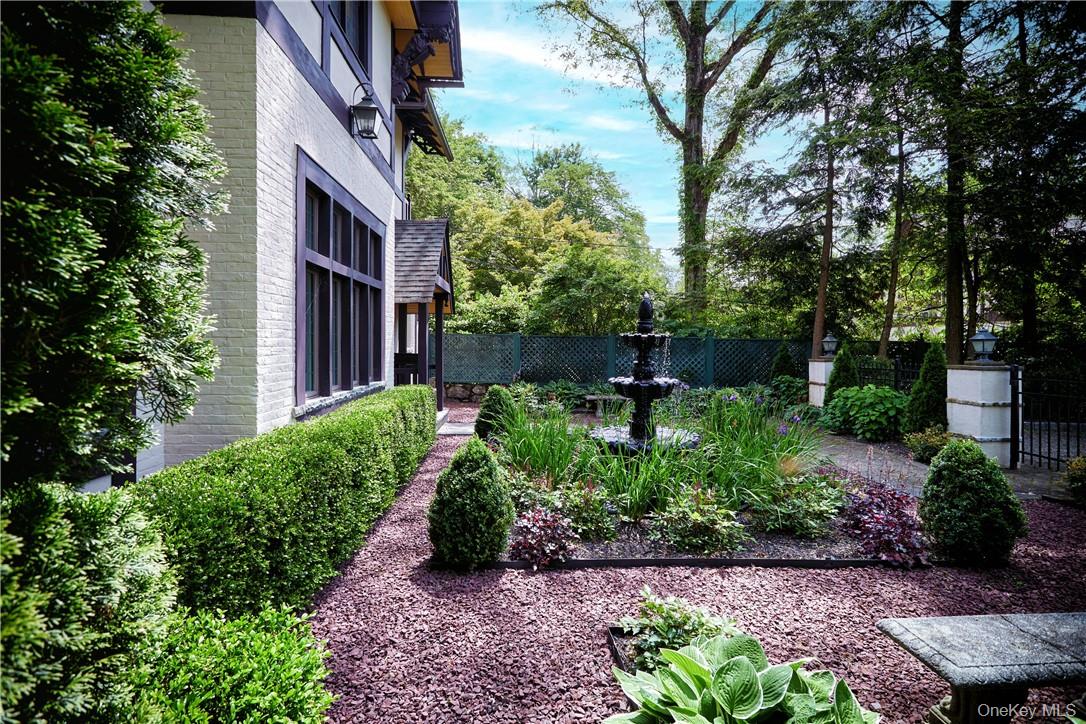 8 Old Park Road, Tuxedo Park, NY 10987