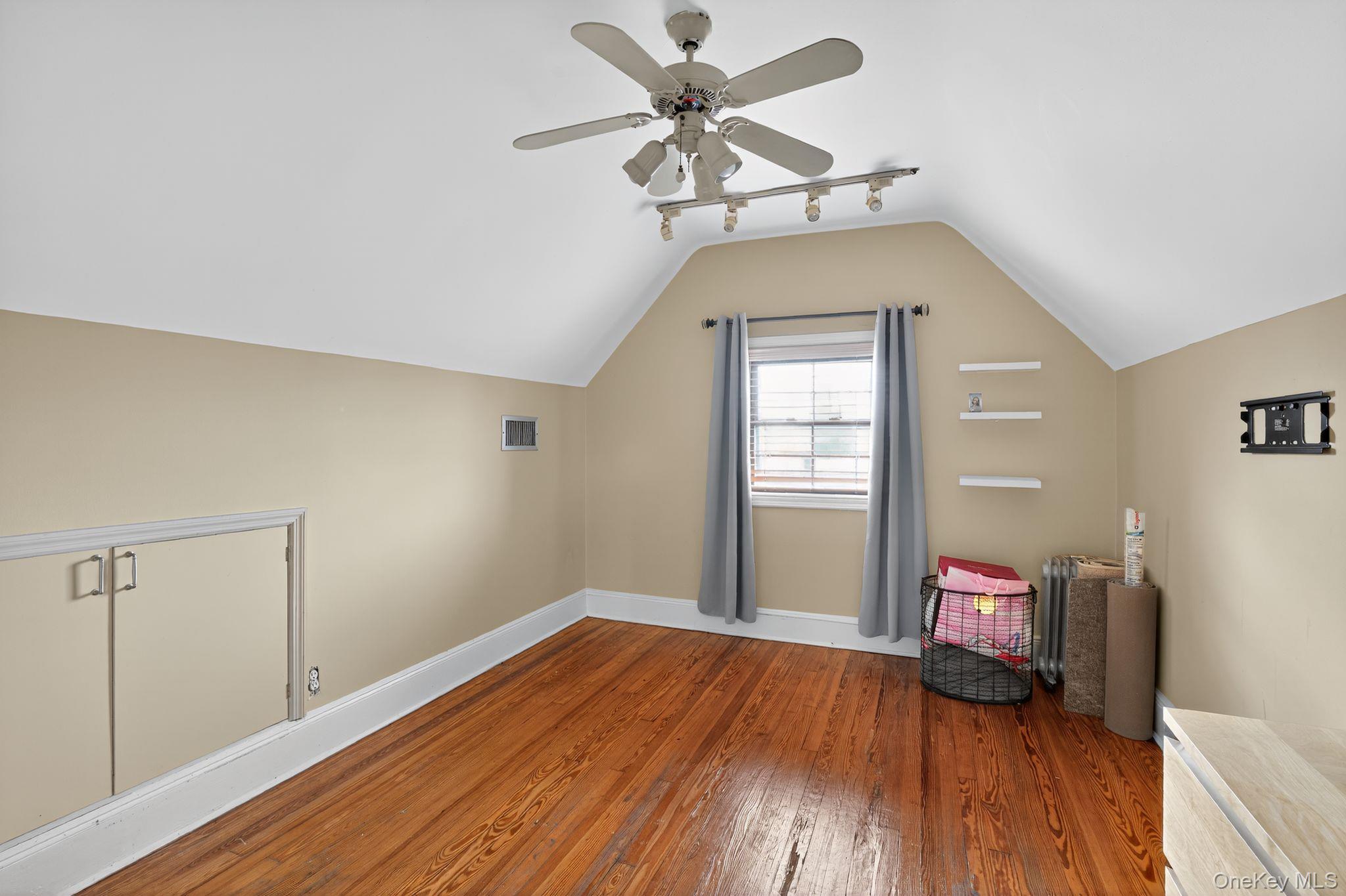 915 Malba Drive, Malba, NY 11357