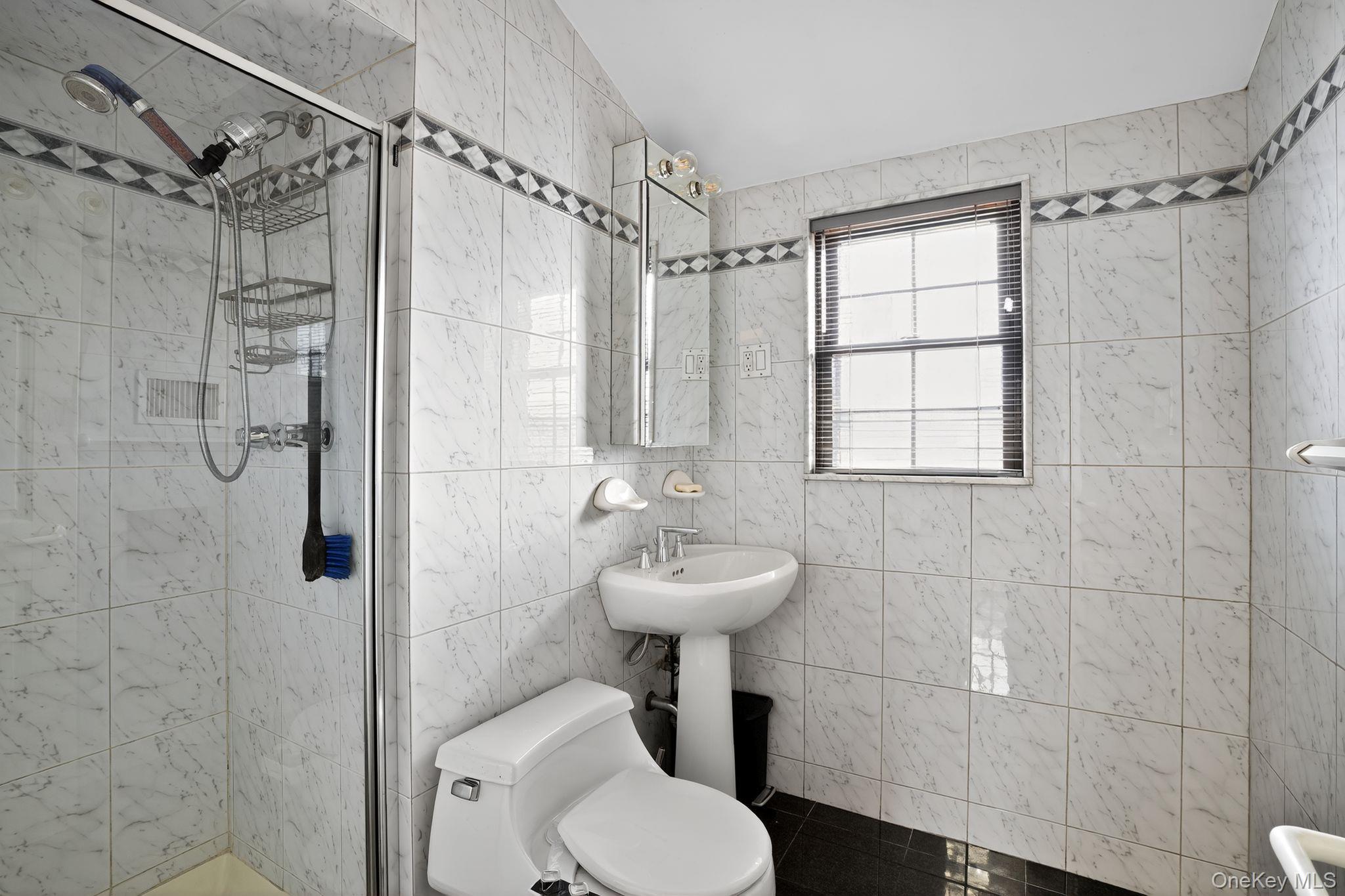 915 Malba Drive, Malba, NY 11357