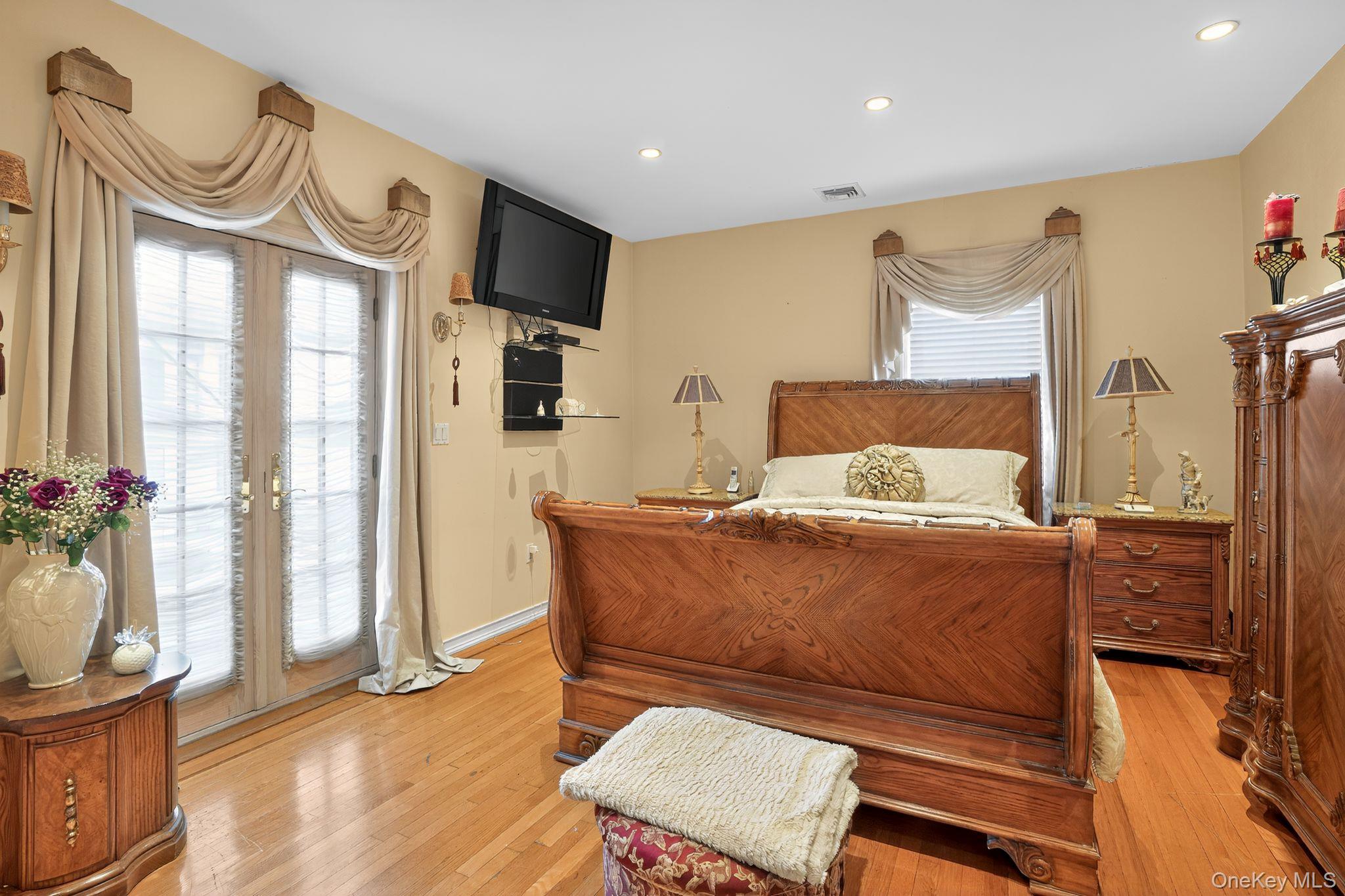 915 Malba Drive, Malba, NY 11357