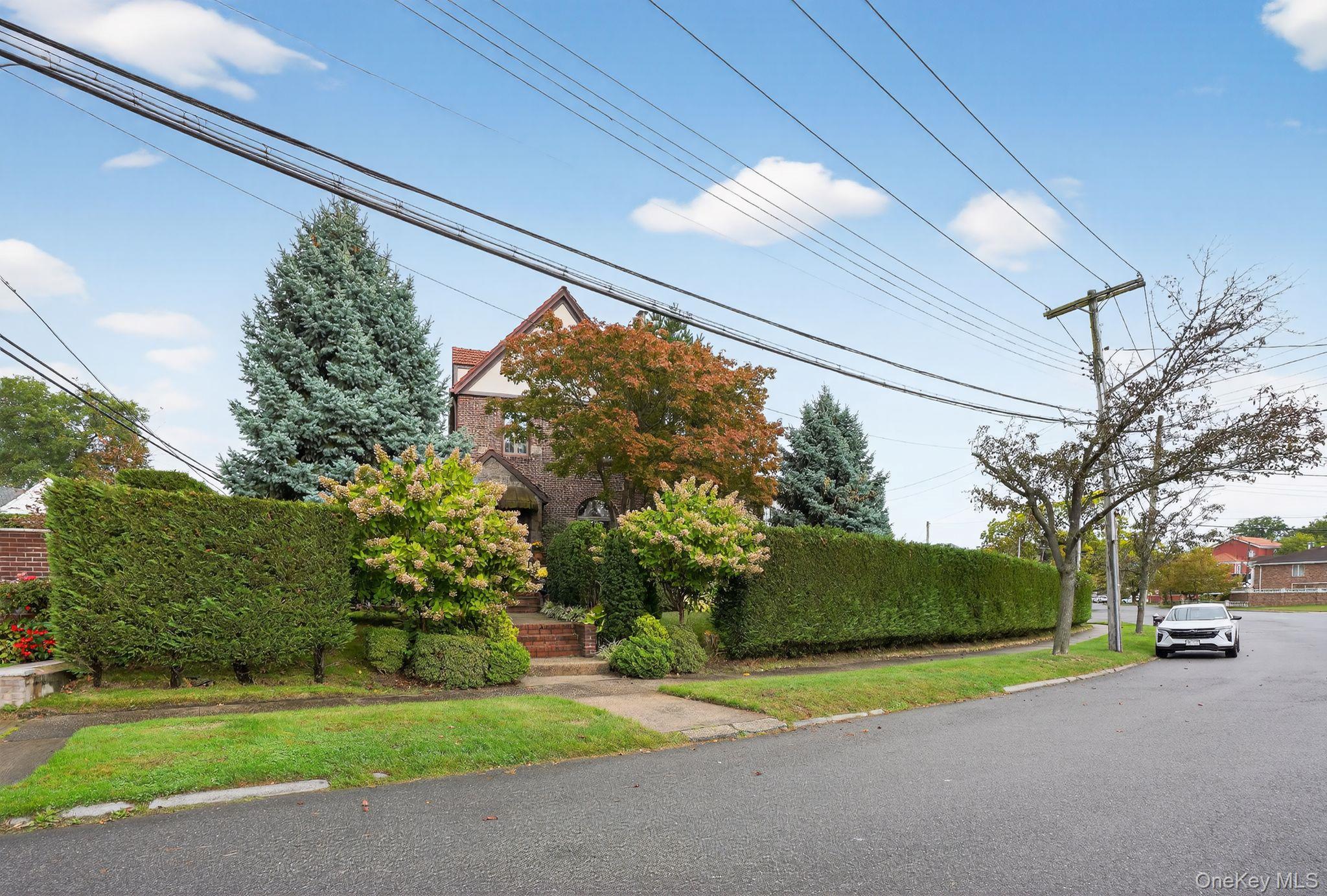 915 Malba Drive, Malba, NY 11357