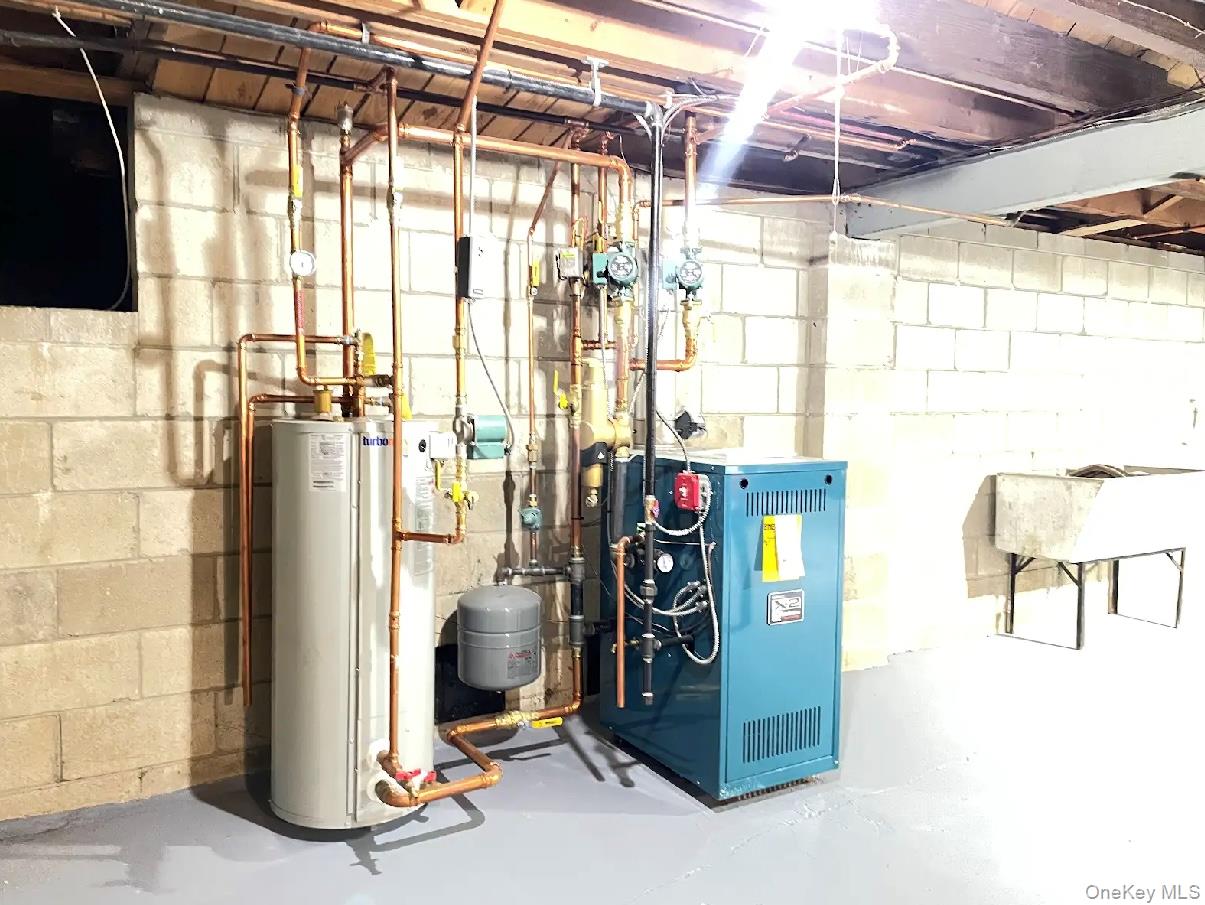 185 QUAKER Path, East Setauket, NY 11733