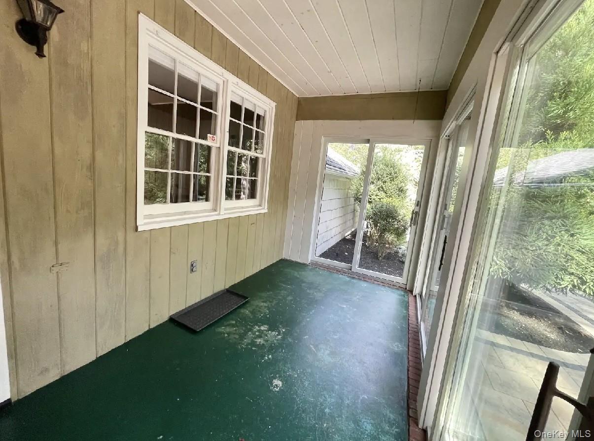 185 QUAKER Path, East Setauket, NY 11733