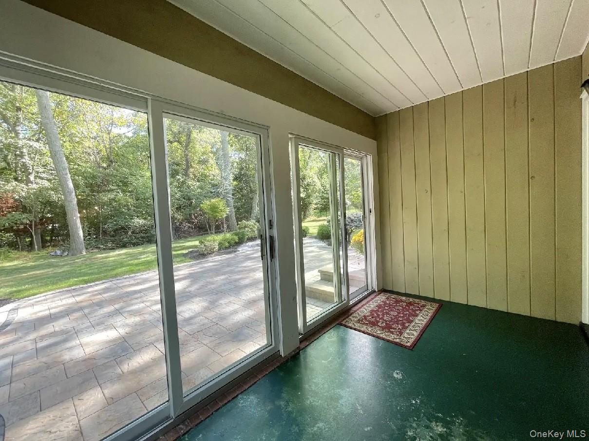 185 QUAKER Path, East Setauket, NY 11733